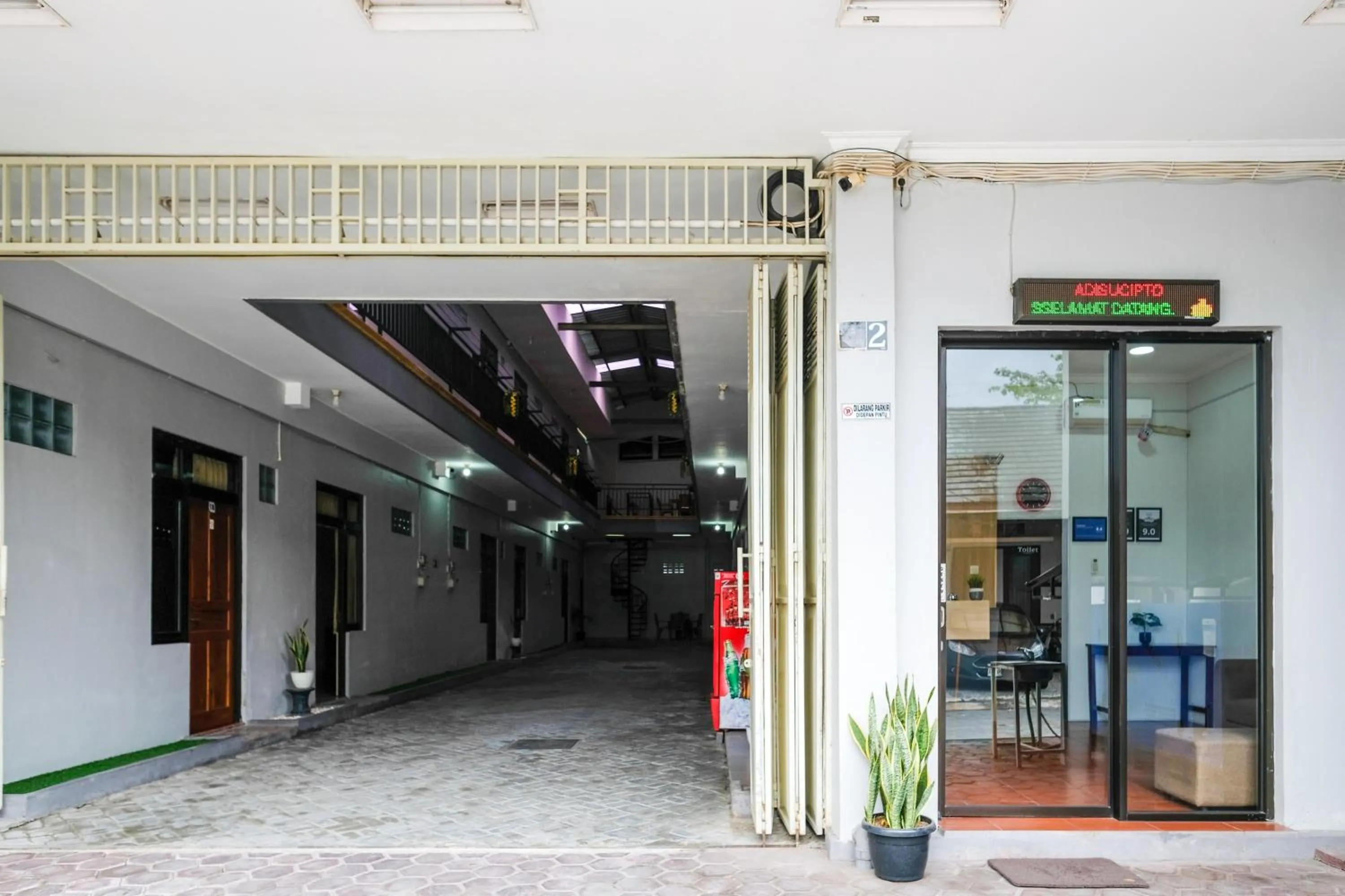 Property building in RedDoorz at MM Guesthouse Yogyakarta