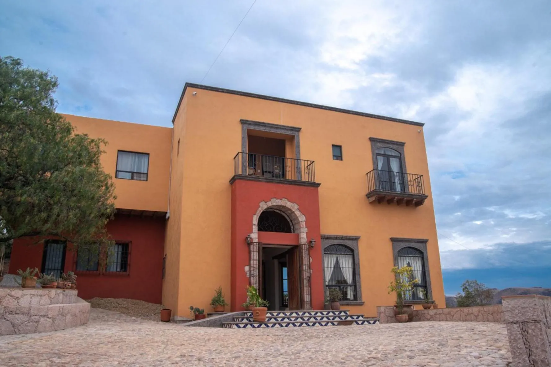 Property building in Casa Camino Antiguo