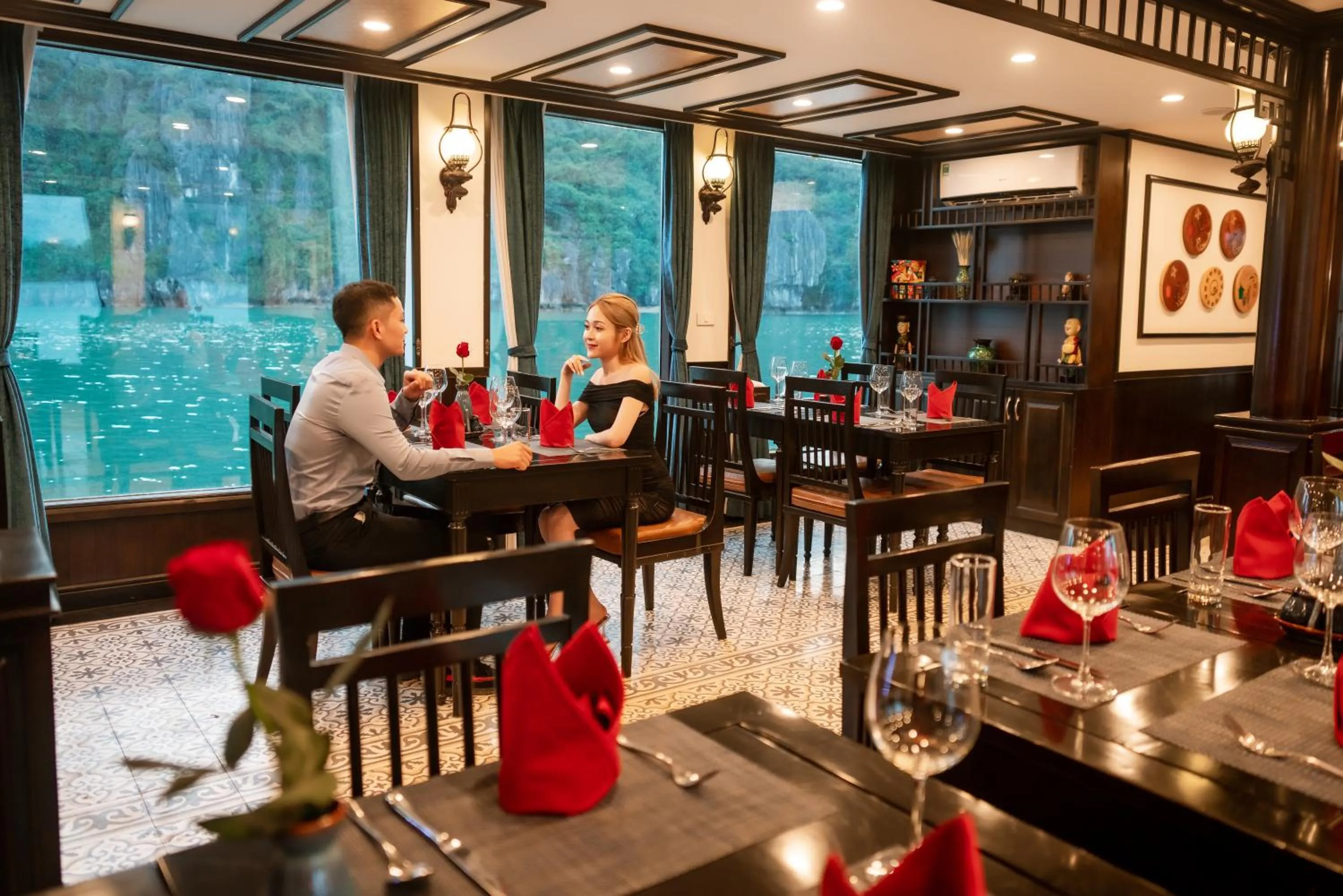 Restaurant/places to eat in Sena Cruises - Wonder On Lan Ha Bay