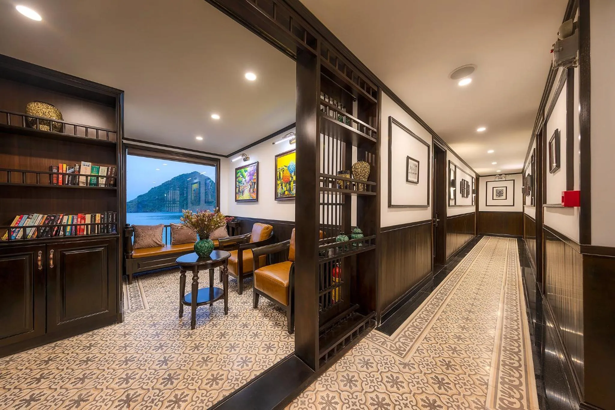 Library in Sena Cruises - Wonder On Lan Ha Bay