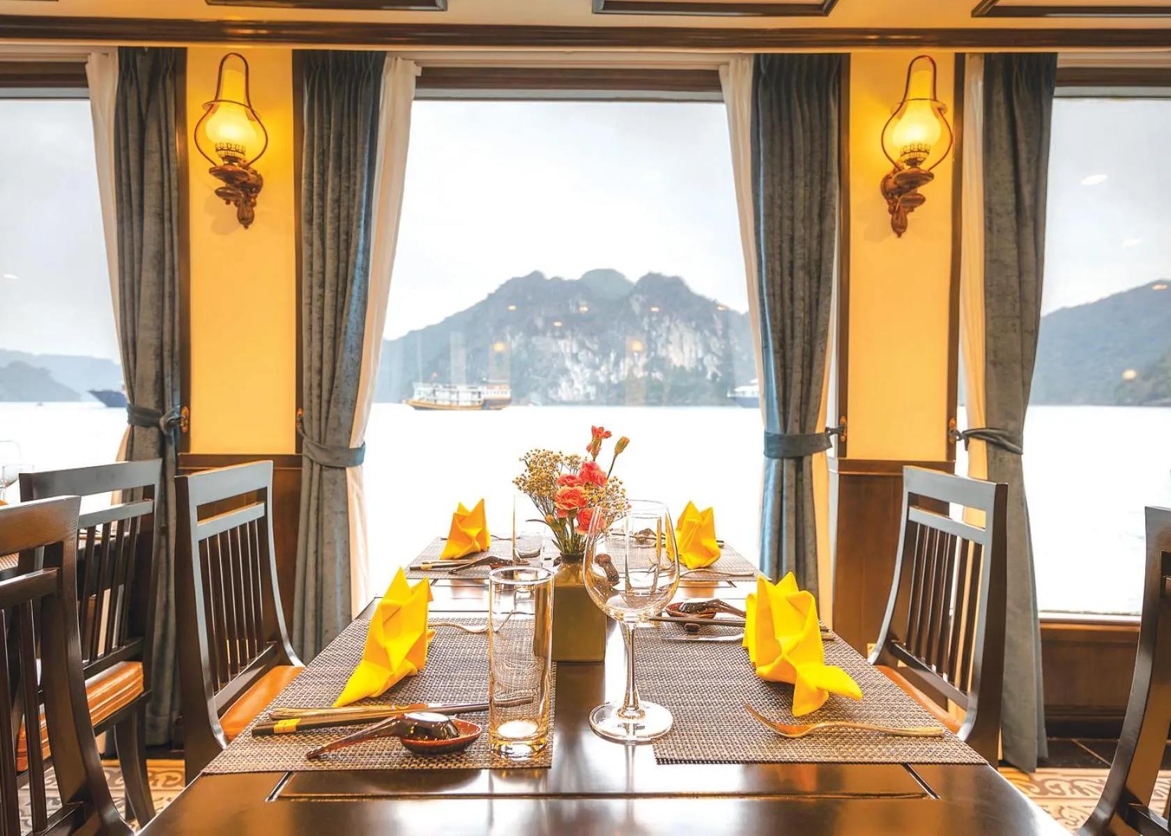 Restaurant/places to eat in Sena Cruises - Wonder On Lan Ha Bay