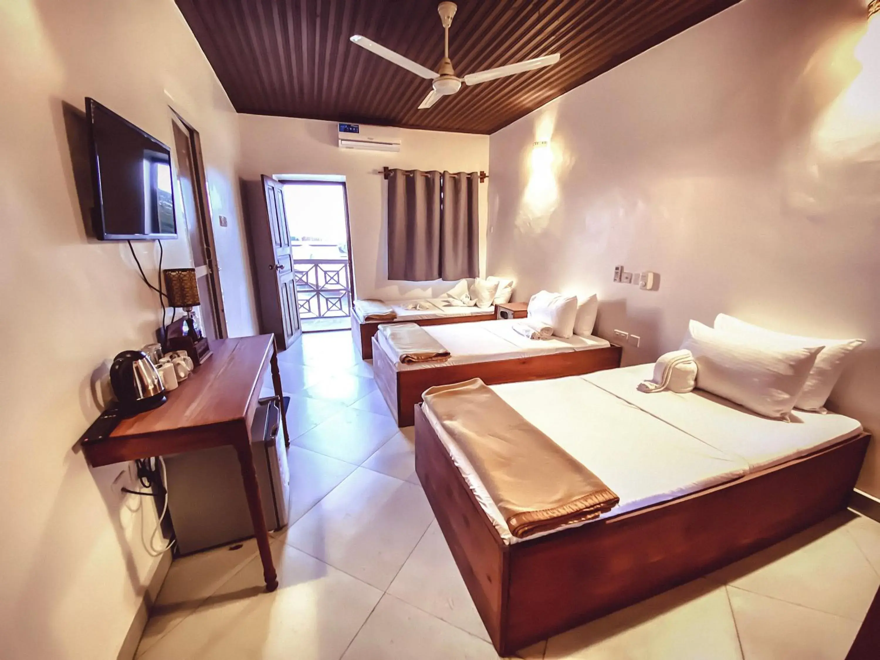 Standard Triple Room in Smiles Stone Town Hotel Standard Triple Room in Smiles Stone Town Hotel
