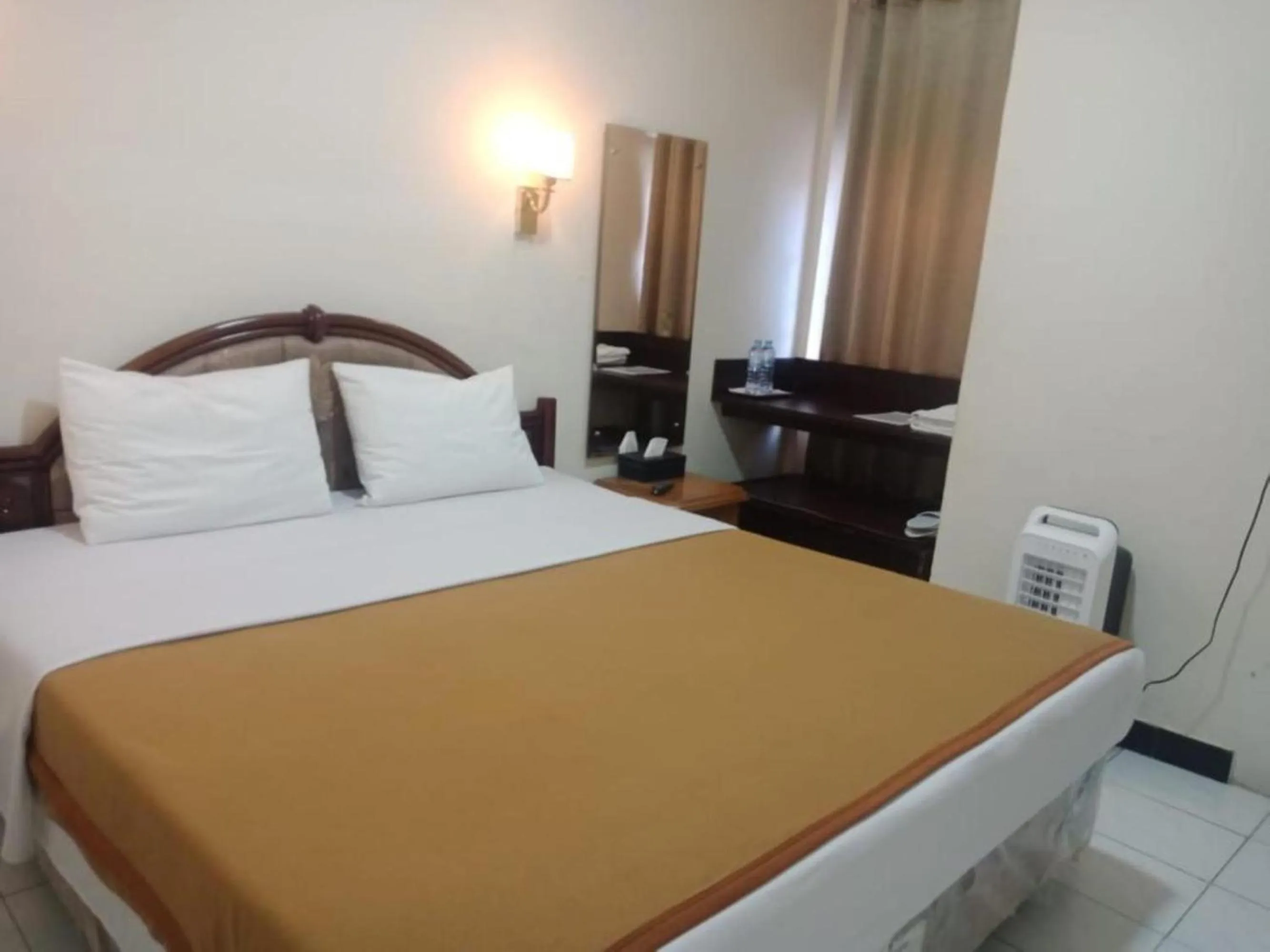 Bathroom, Bed in Hotel Monika