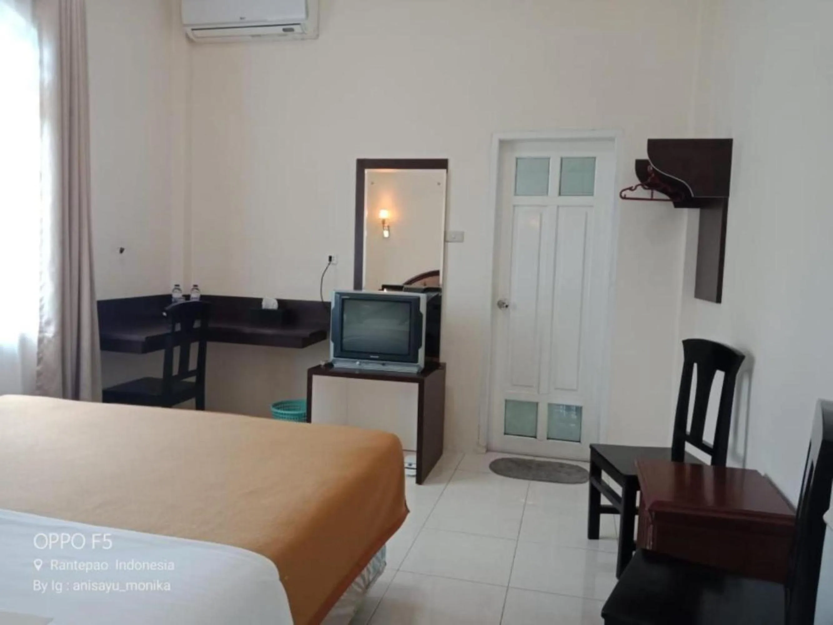 Bathroom, Bed in Hotel Monika