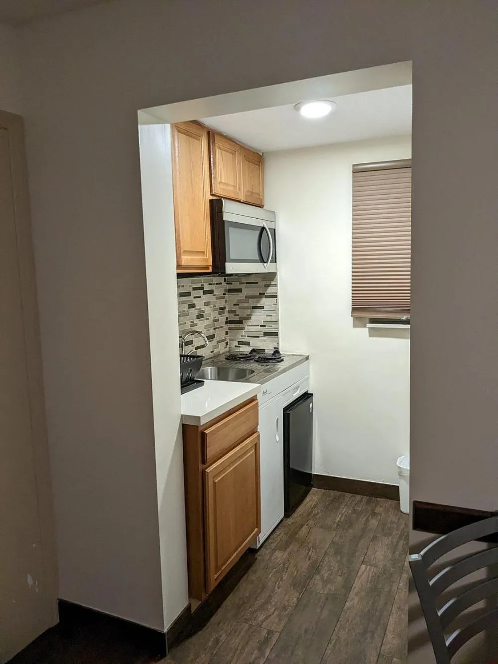 Kitchen or kitchenette in Downtown Hollywood Gardens Inn & Suites