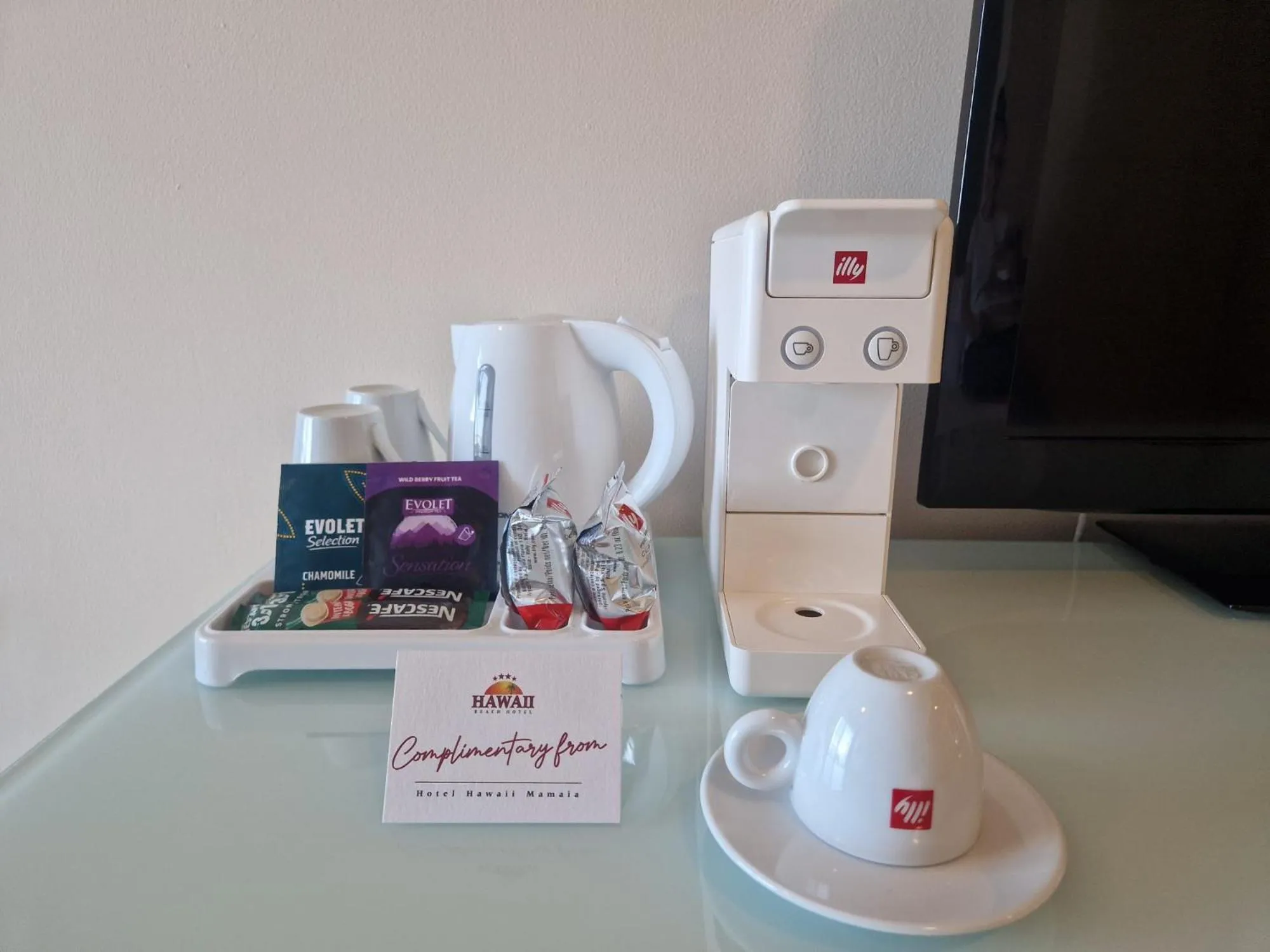 Coffee/tea facilities in Hotel Hawaii