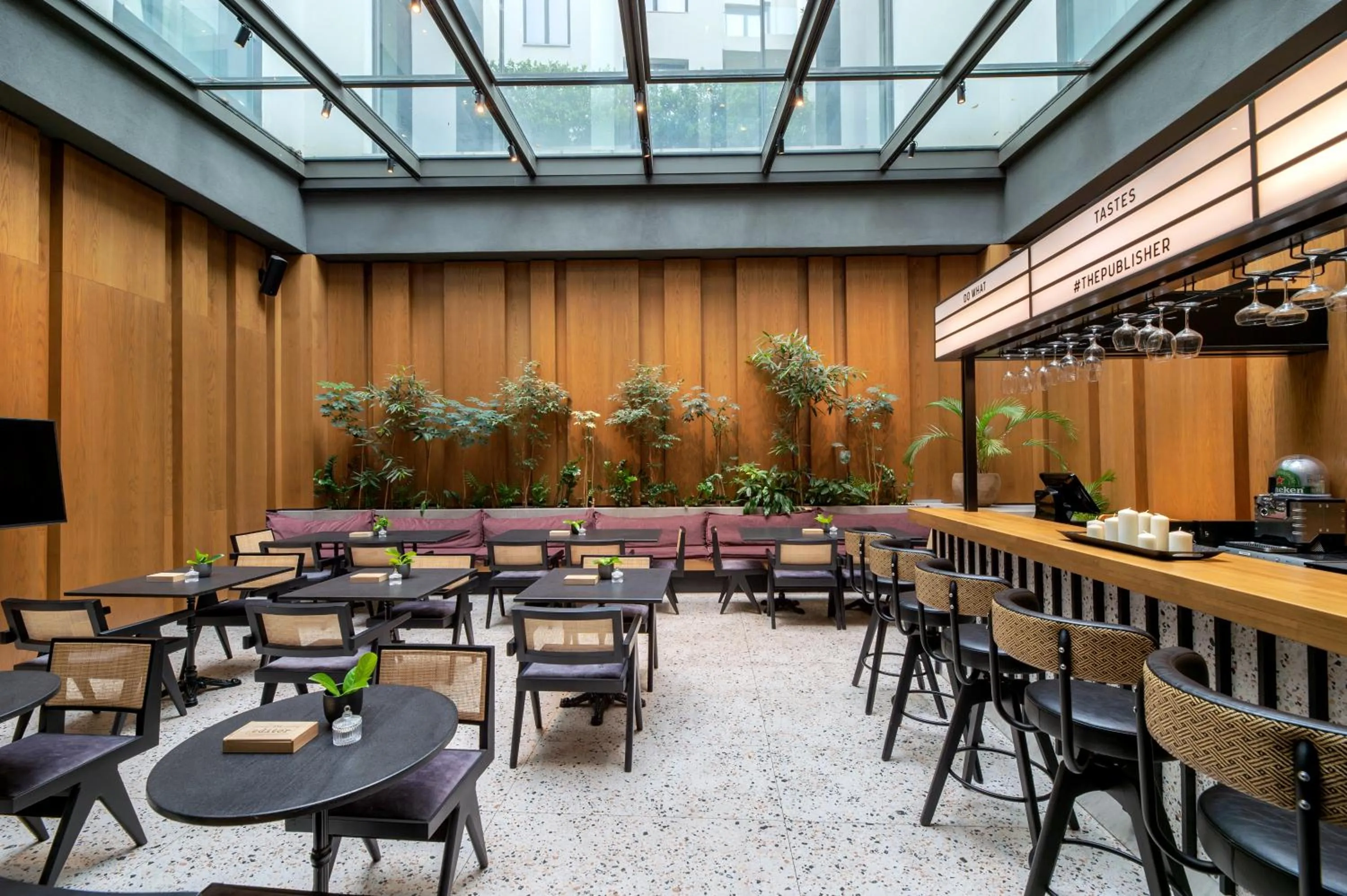 Restaurant/places to eat in The Editor Hotel Athens