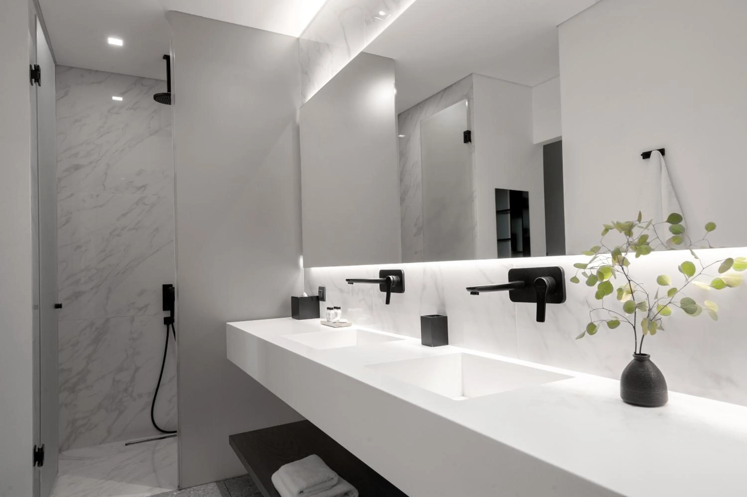 Shower in The Editor Hotel Athens