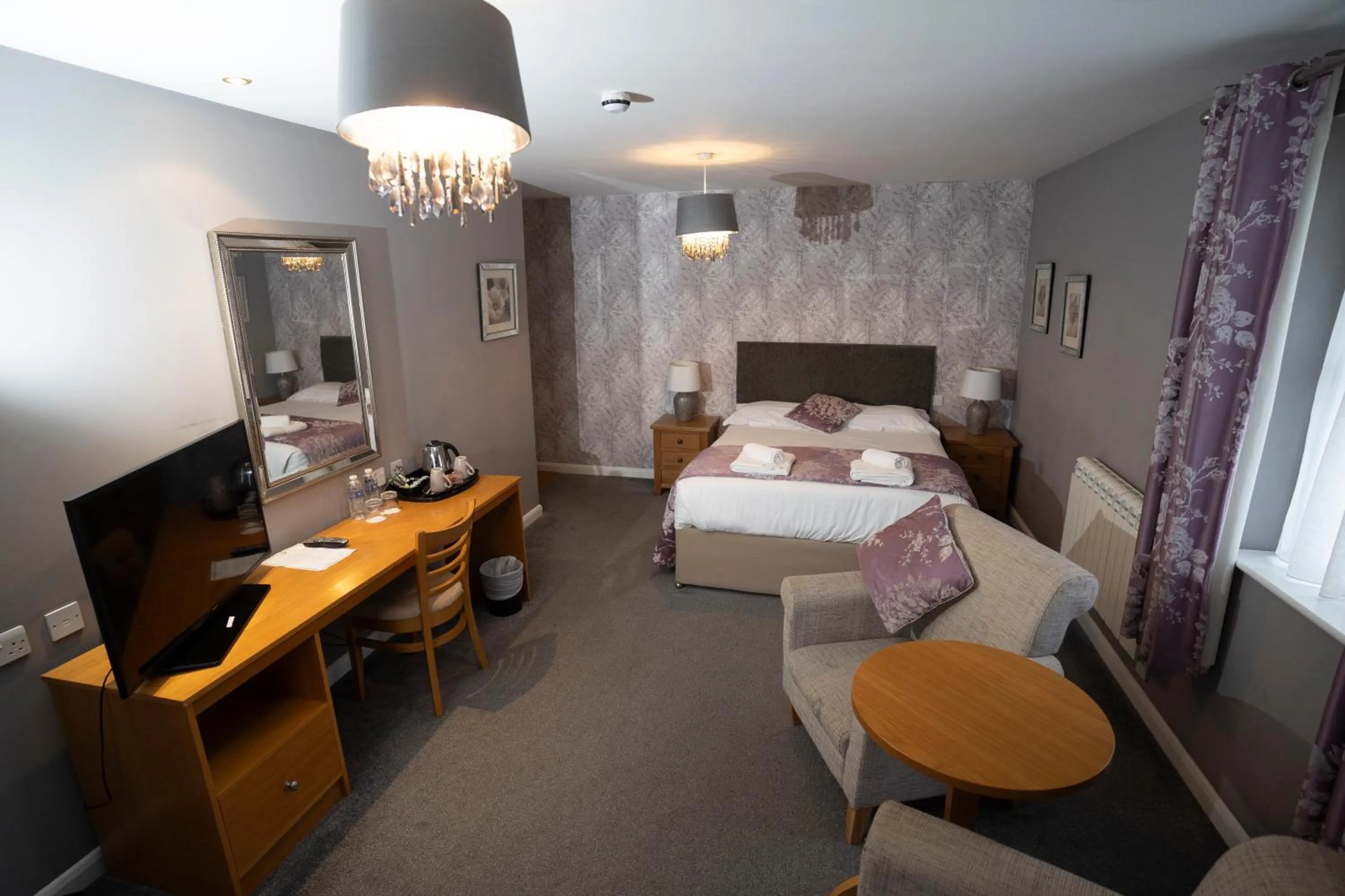 Bed in Sturdy`s Castle - Historic Coaching Inn near Blenheim Palace, Oxfordshire