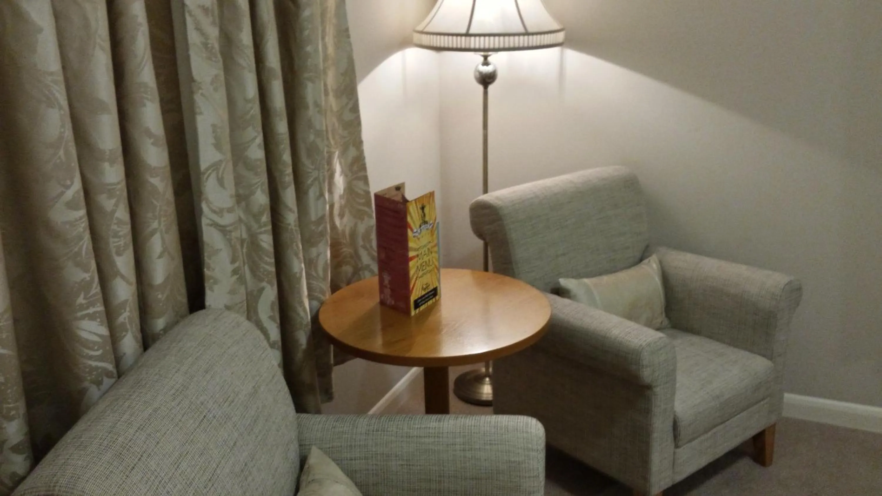 Seating area in Sturdy`s Castle - Historic Coaching Inn near Blenheim Palace, Oxfordshire