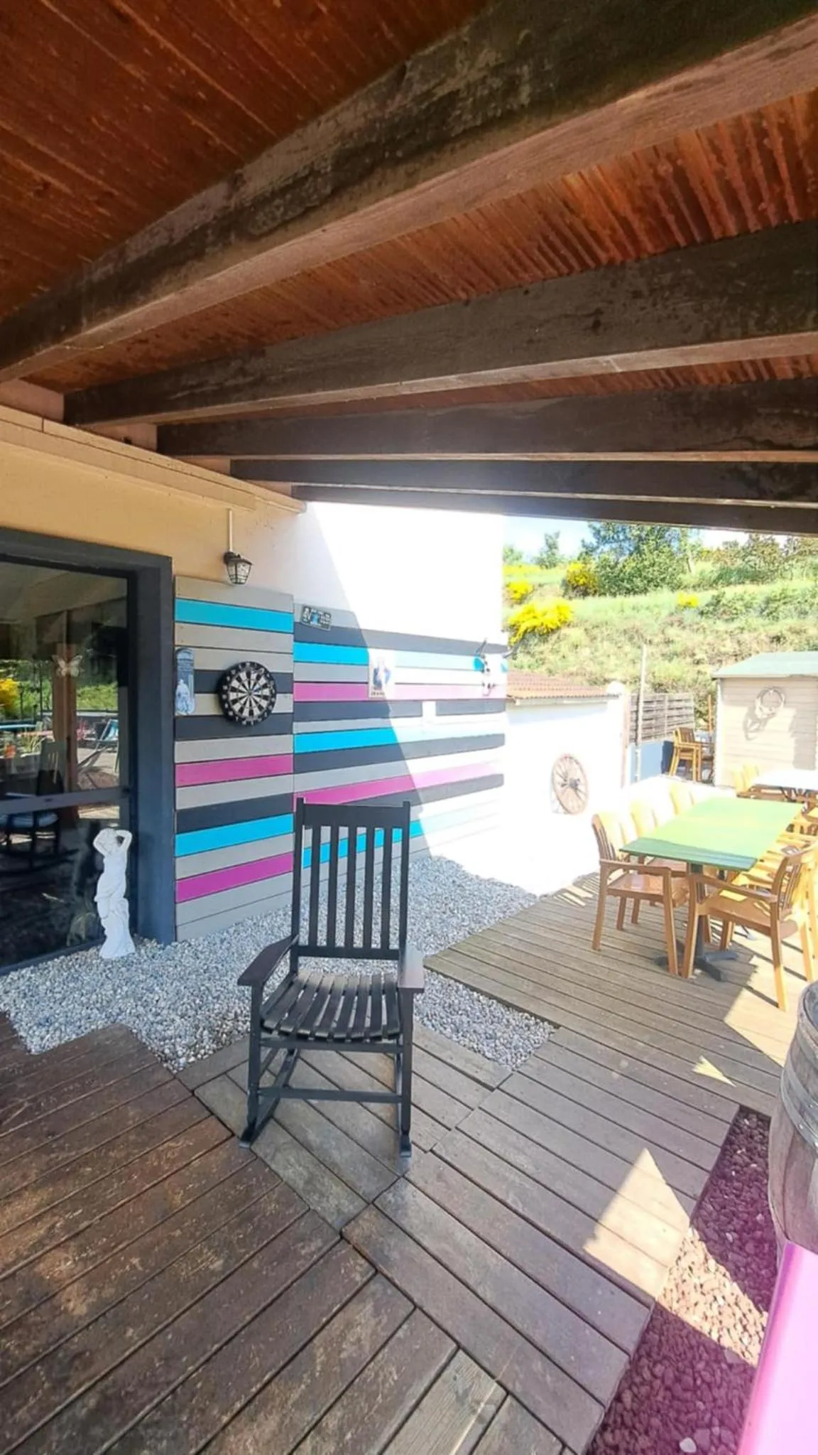 Patio in Logis Hôtel Restaurant L'Escapade