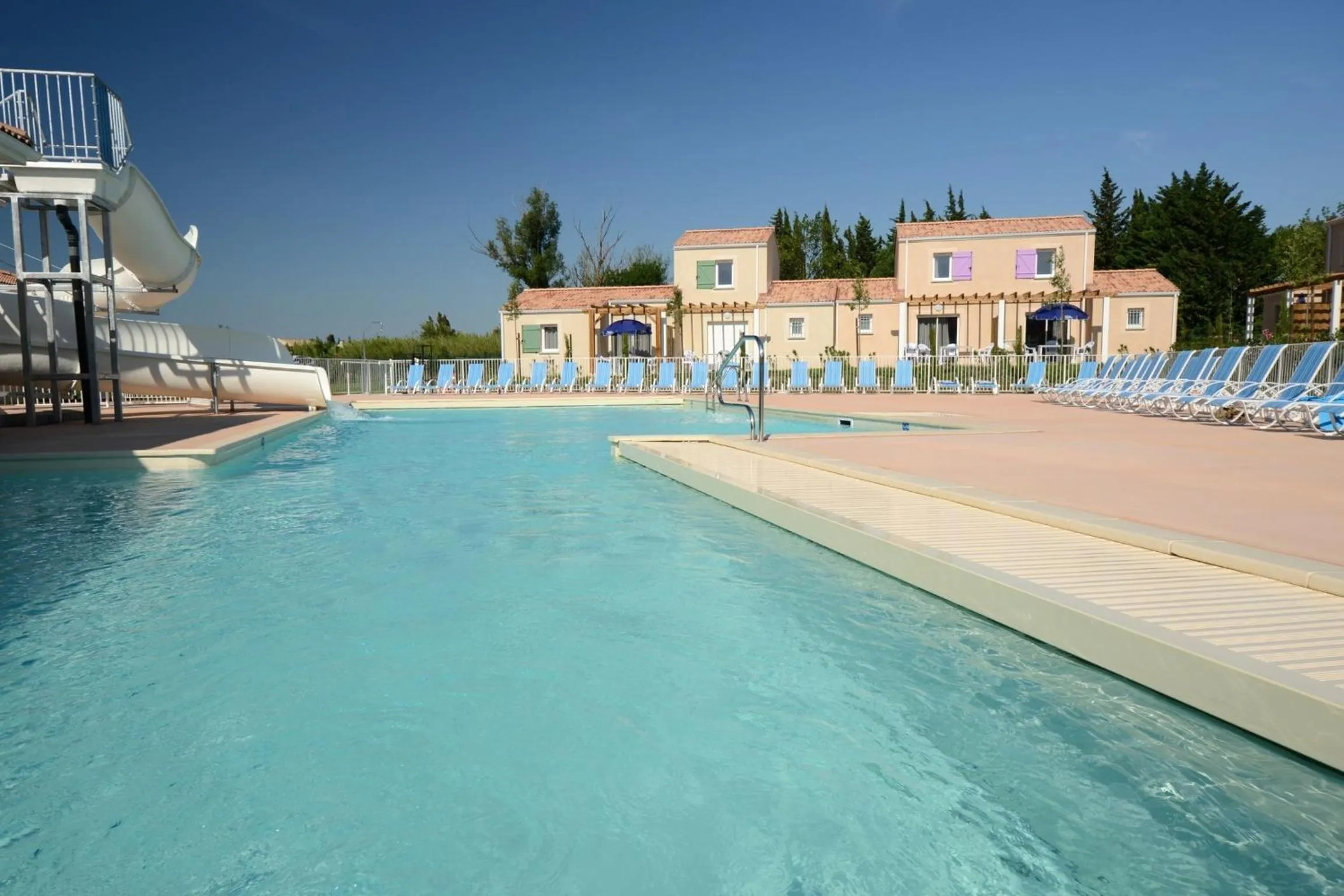 Swimming pool in Résidence Odalys Le Mas des Alpilles