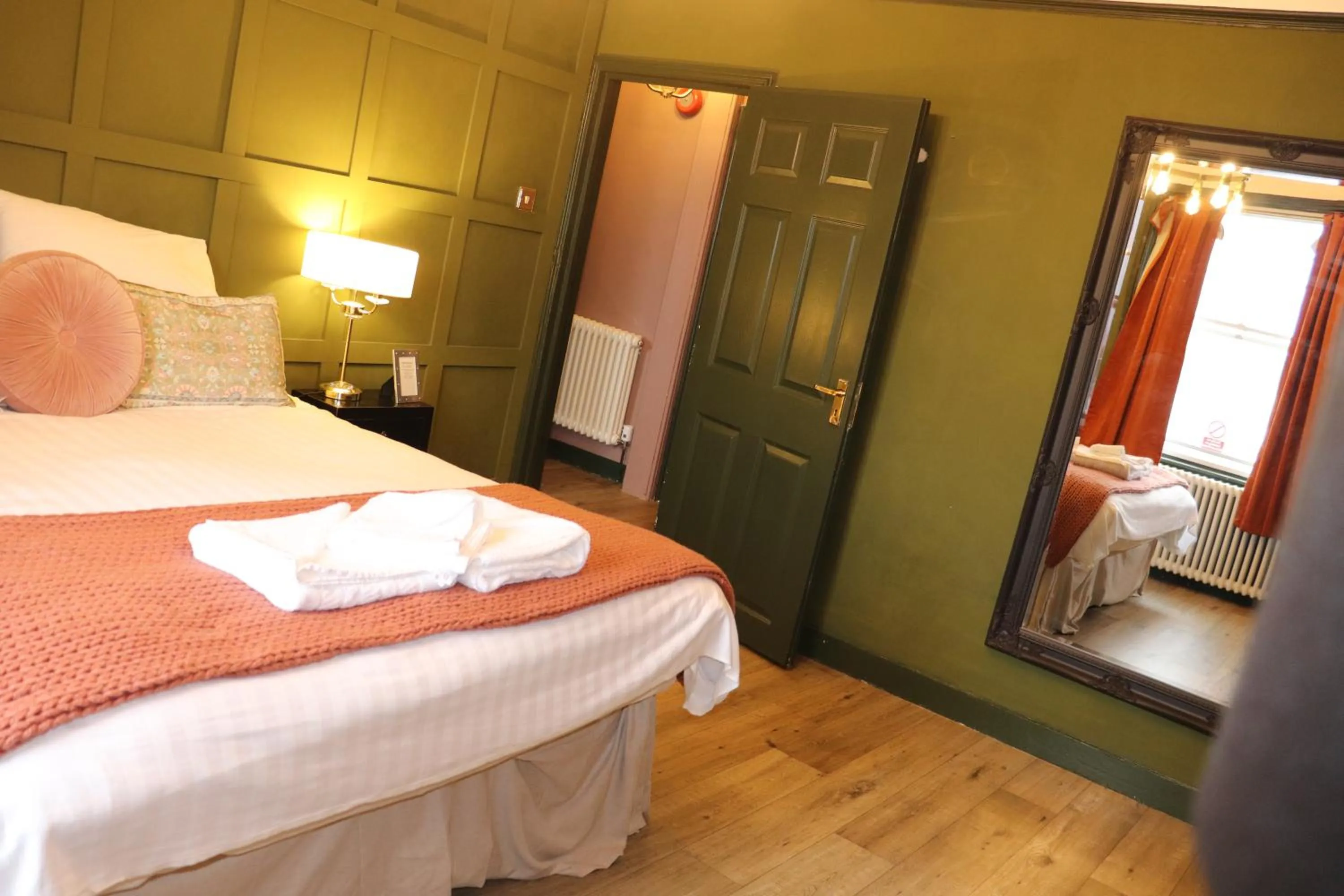 Bedroom, Bed in Rooms on The Prom