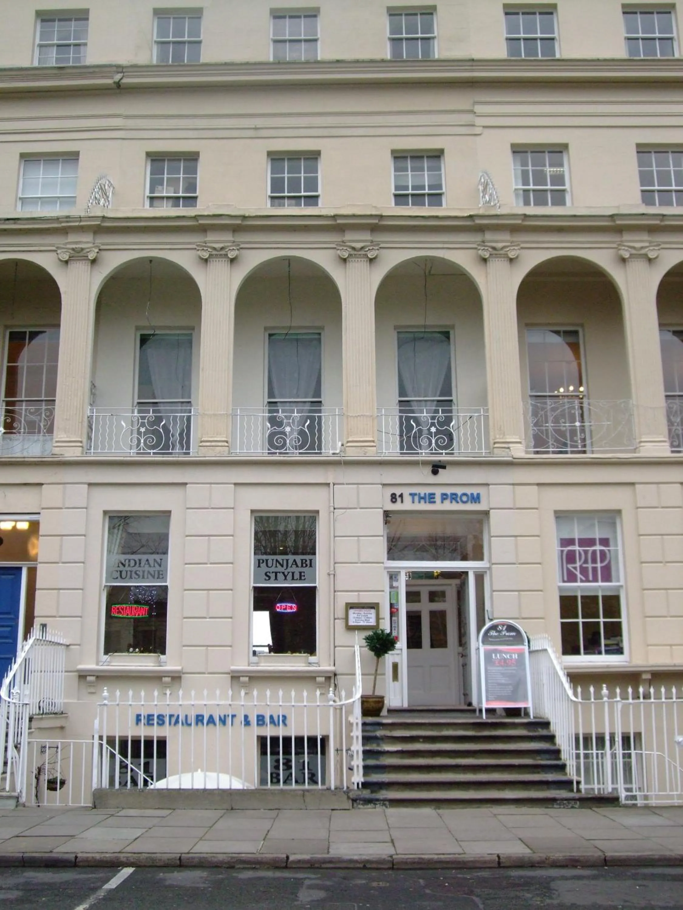 Facade/entrance in Rooms on The Prom