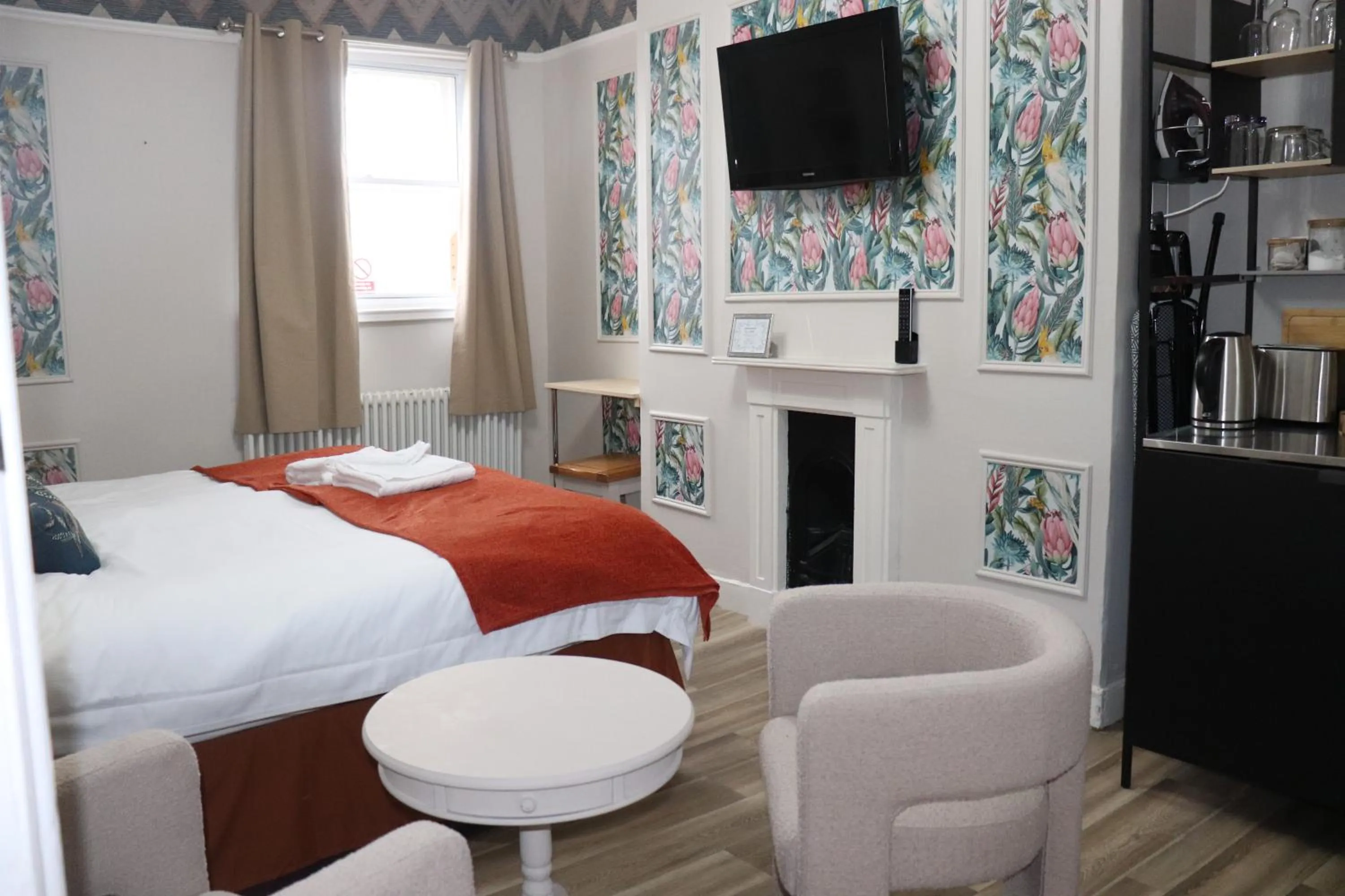 Photo of the whole room, Bed in Rooms on The Prom