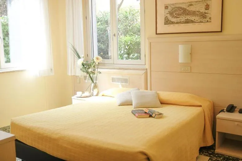 Bed in Hotel Santa Lucia