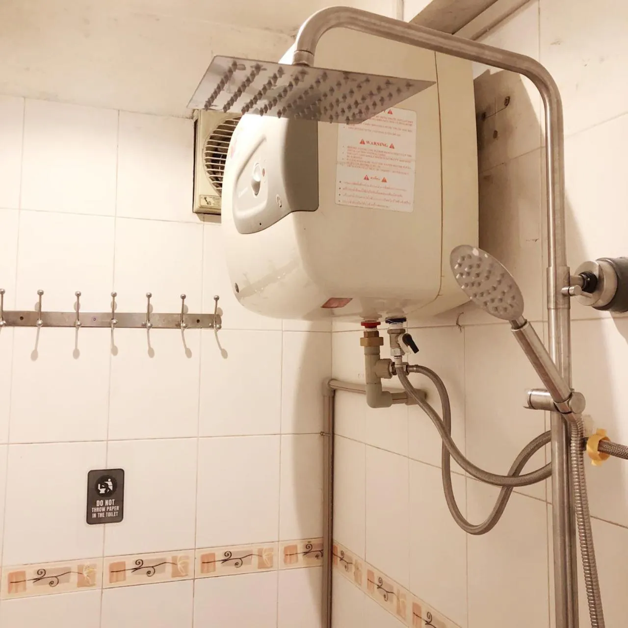 Shower in Hanowood Homestay