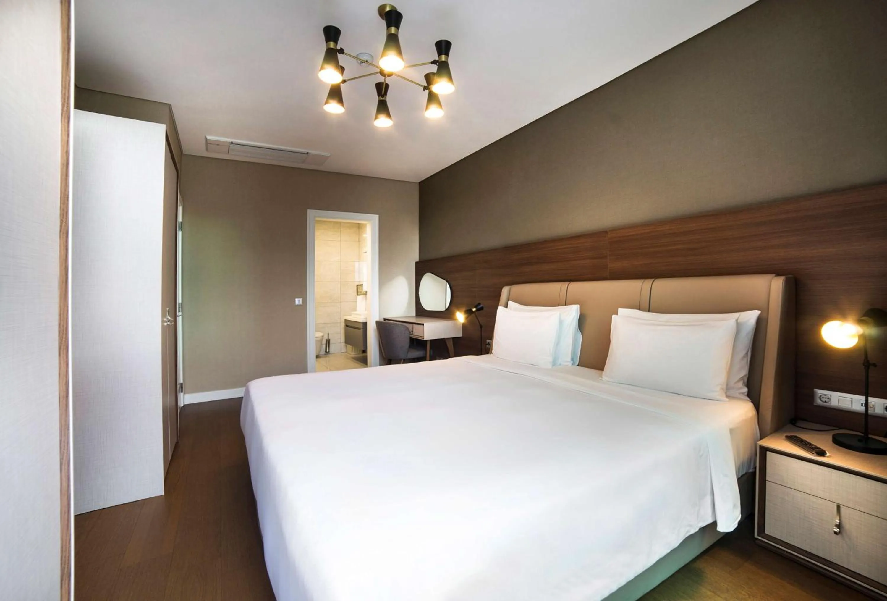 Photo of the whole room, Bed in Radisson Residences Vadistanbul