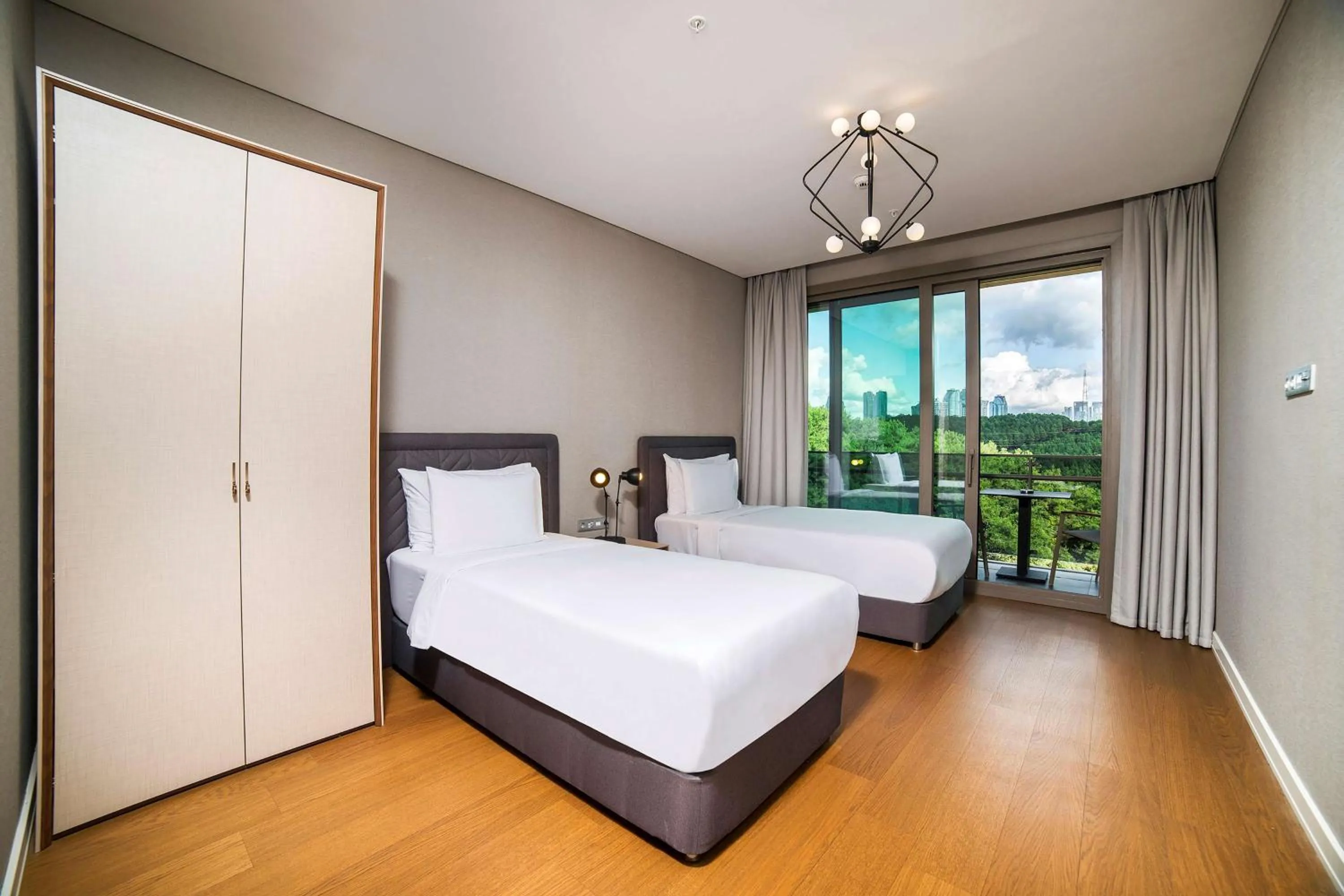 Bed in Radisson Residences Vadistanbul