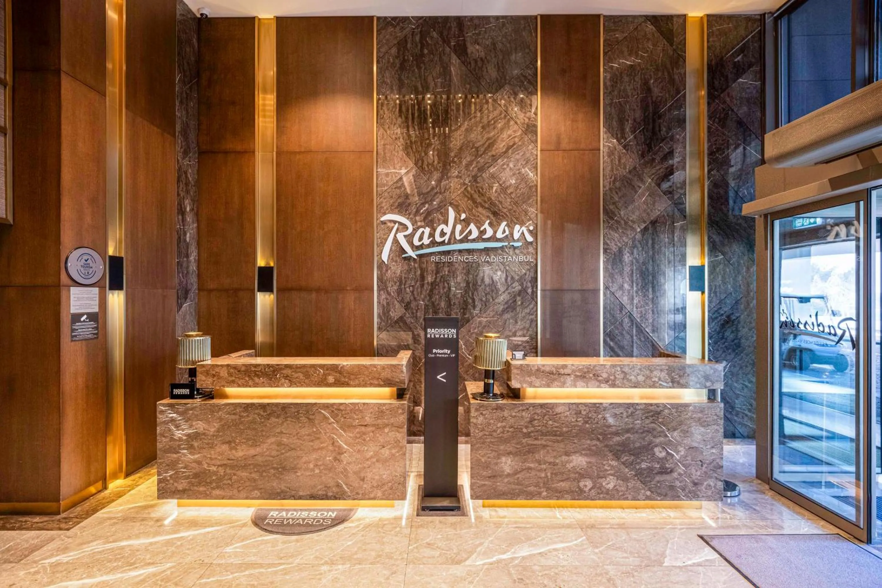 Lobby or reception in Radisson Residences Vadistanbul