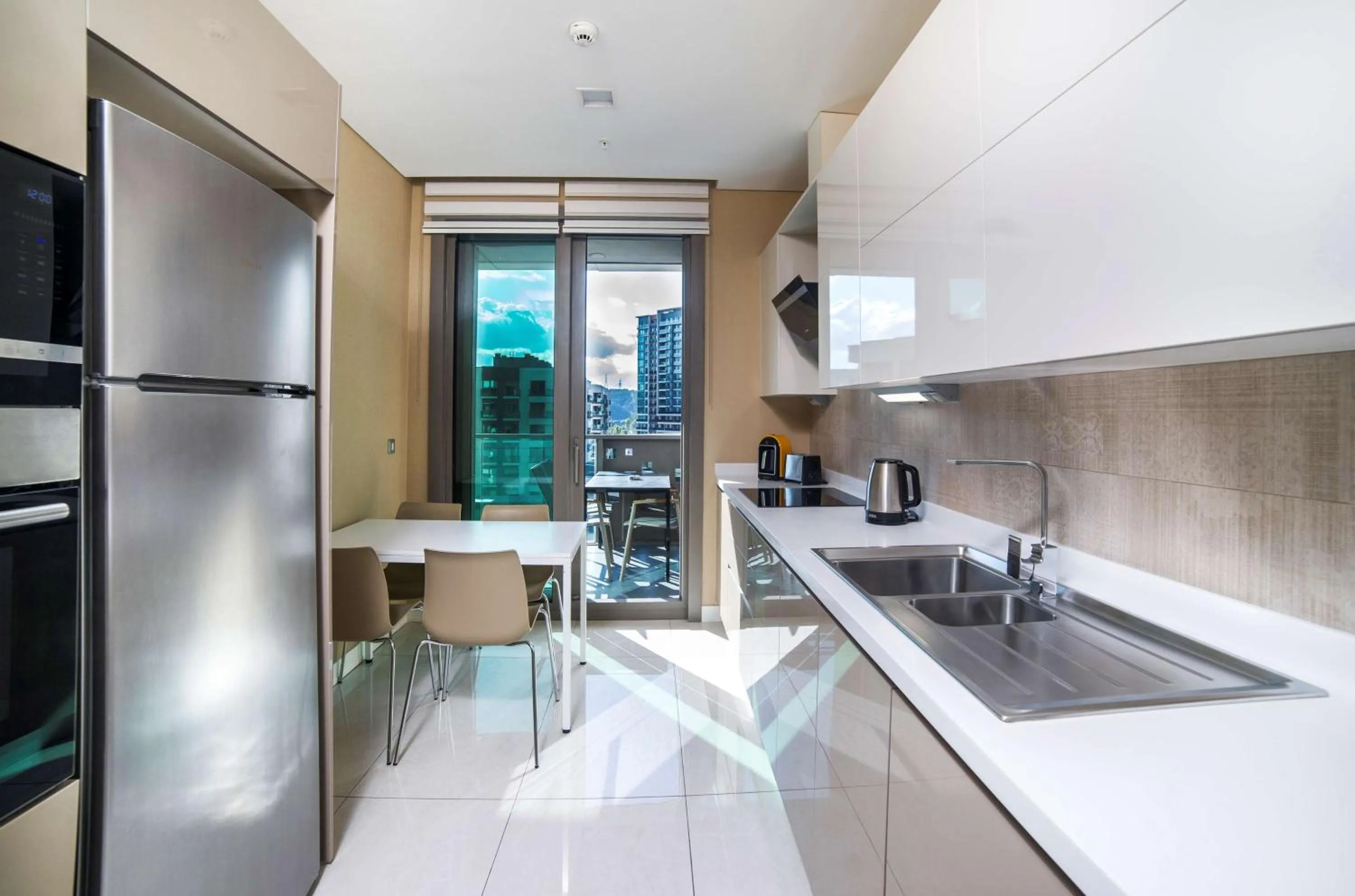 Kitchen or kitchenette in Radisson Residences Vadistanbul