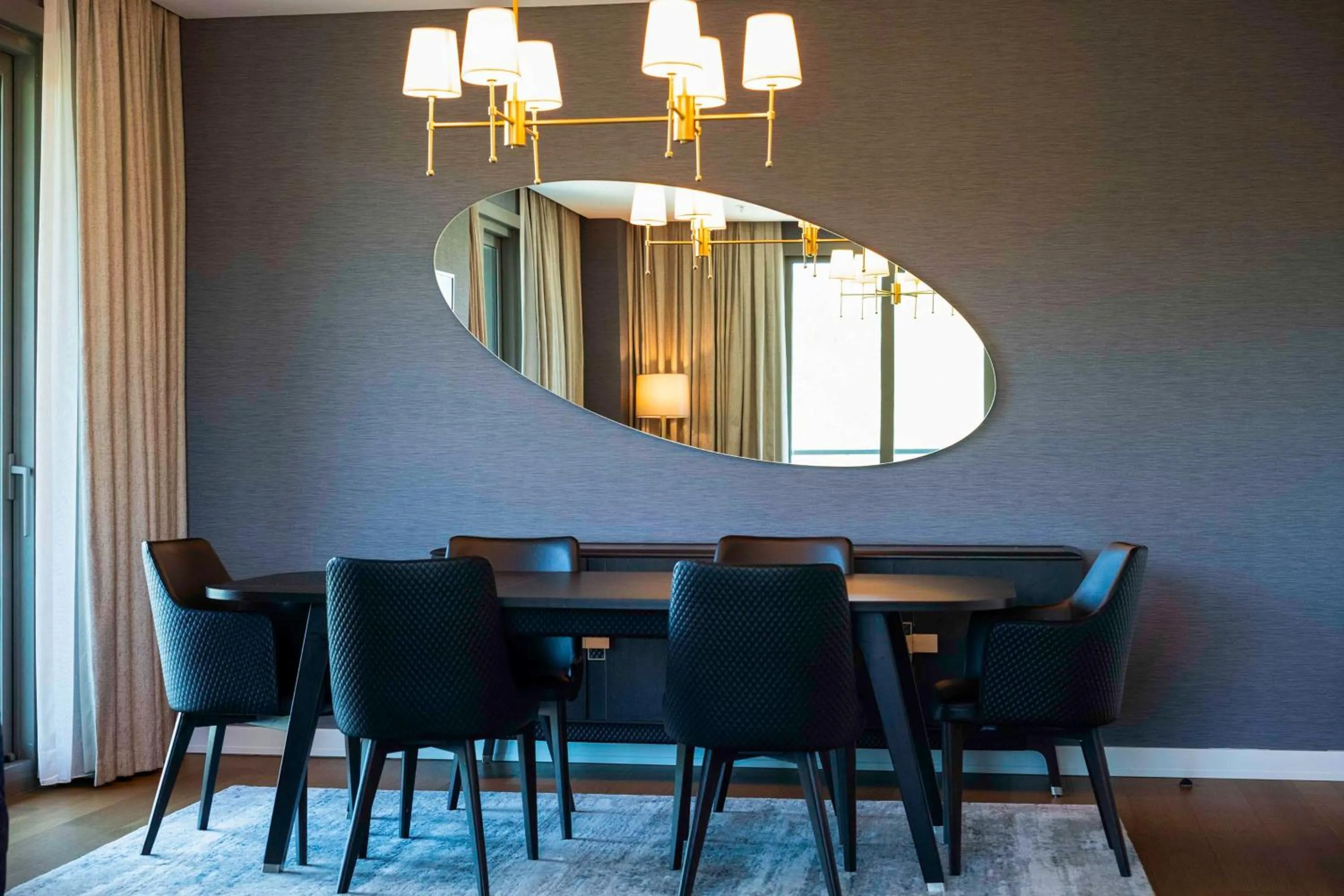 Photo of the whole room in Radisson Residences Vadistanbul