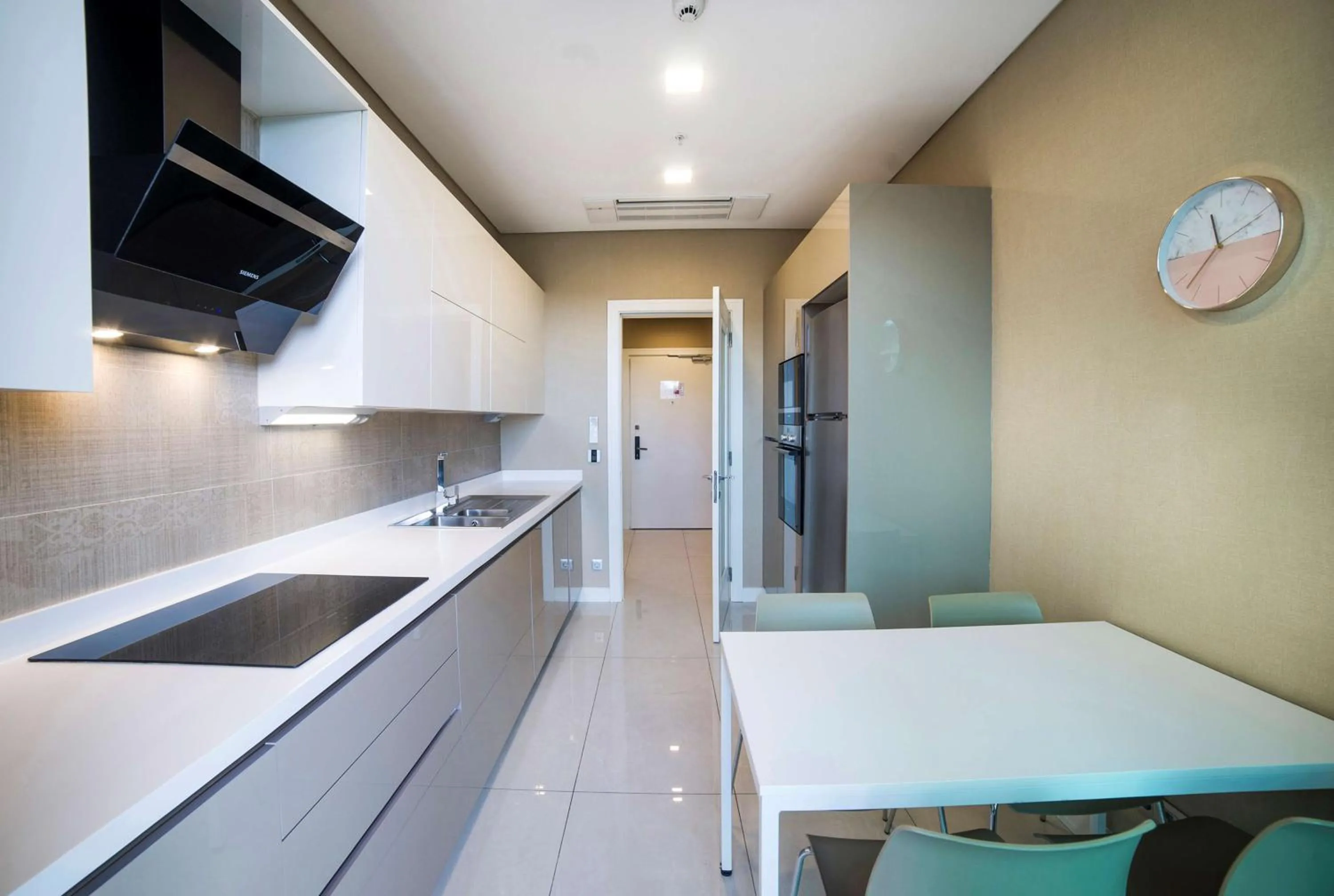 Kitchen or kitchenette in Radisson Residences Vadistanbul