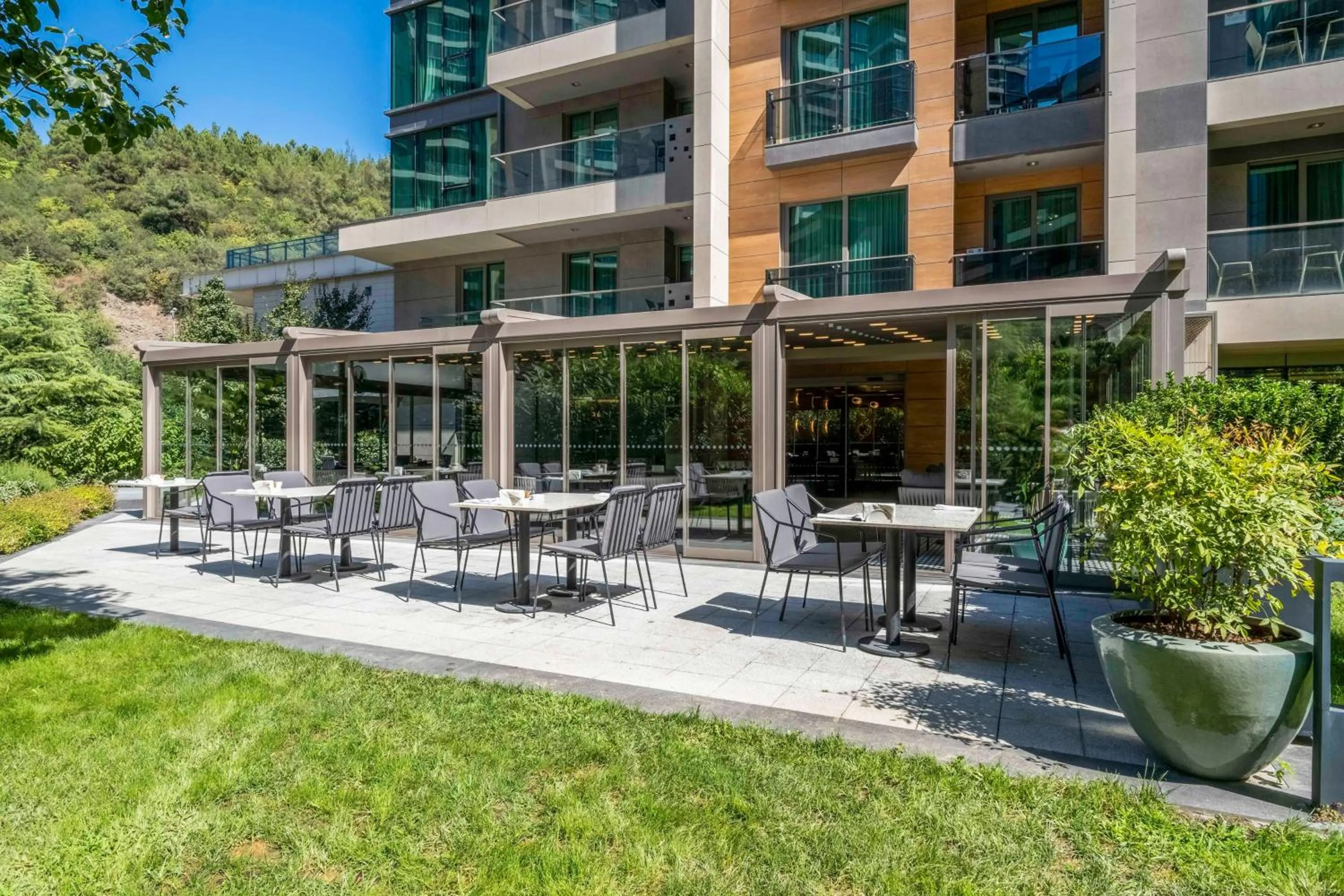 Restaurant/places to eat in Radisson Residences Vadistanbul