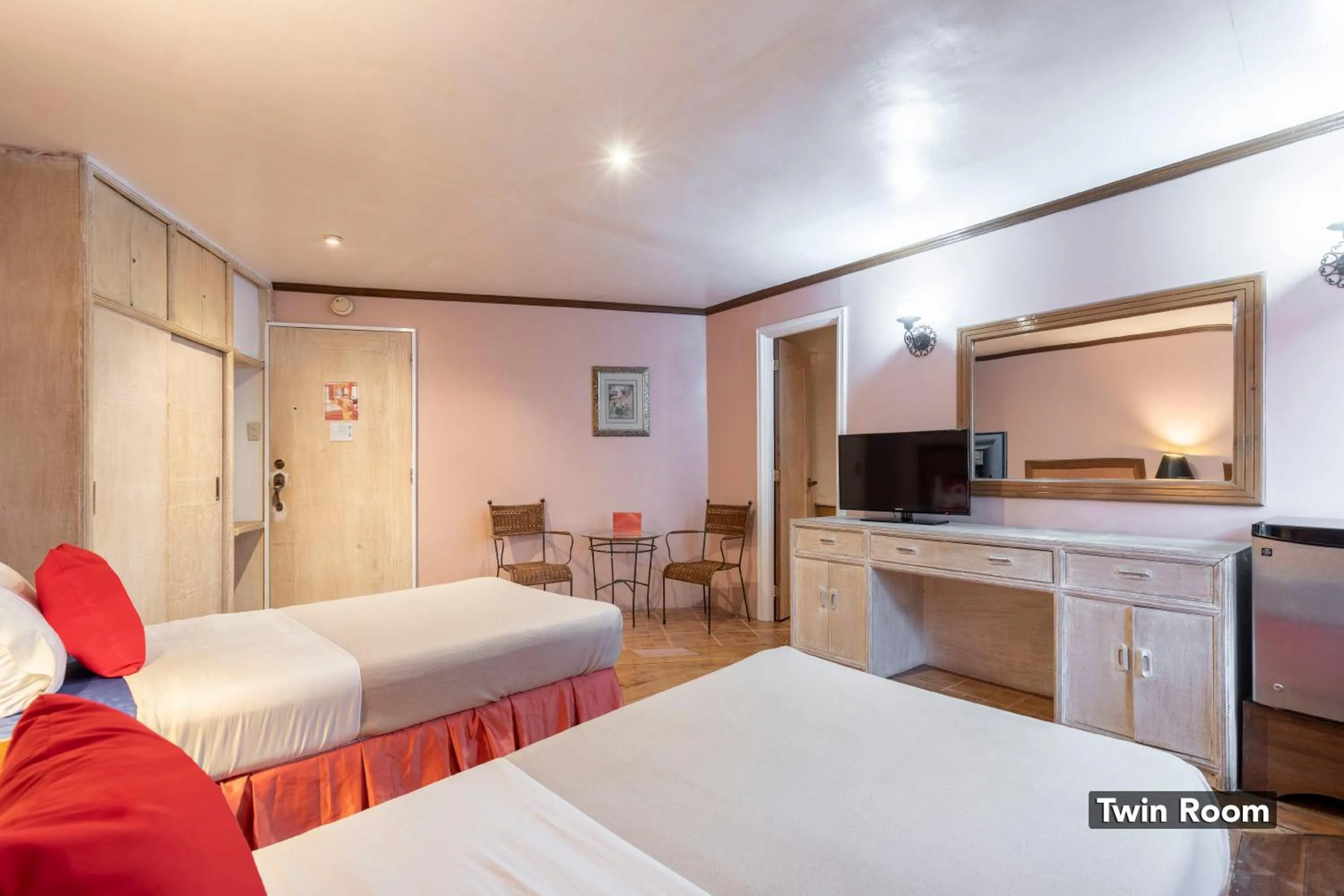 Bed in South Drive Baguio Manor