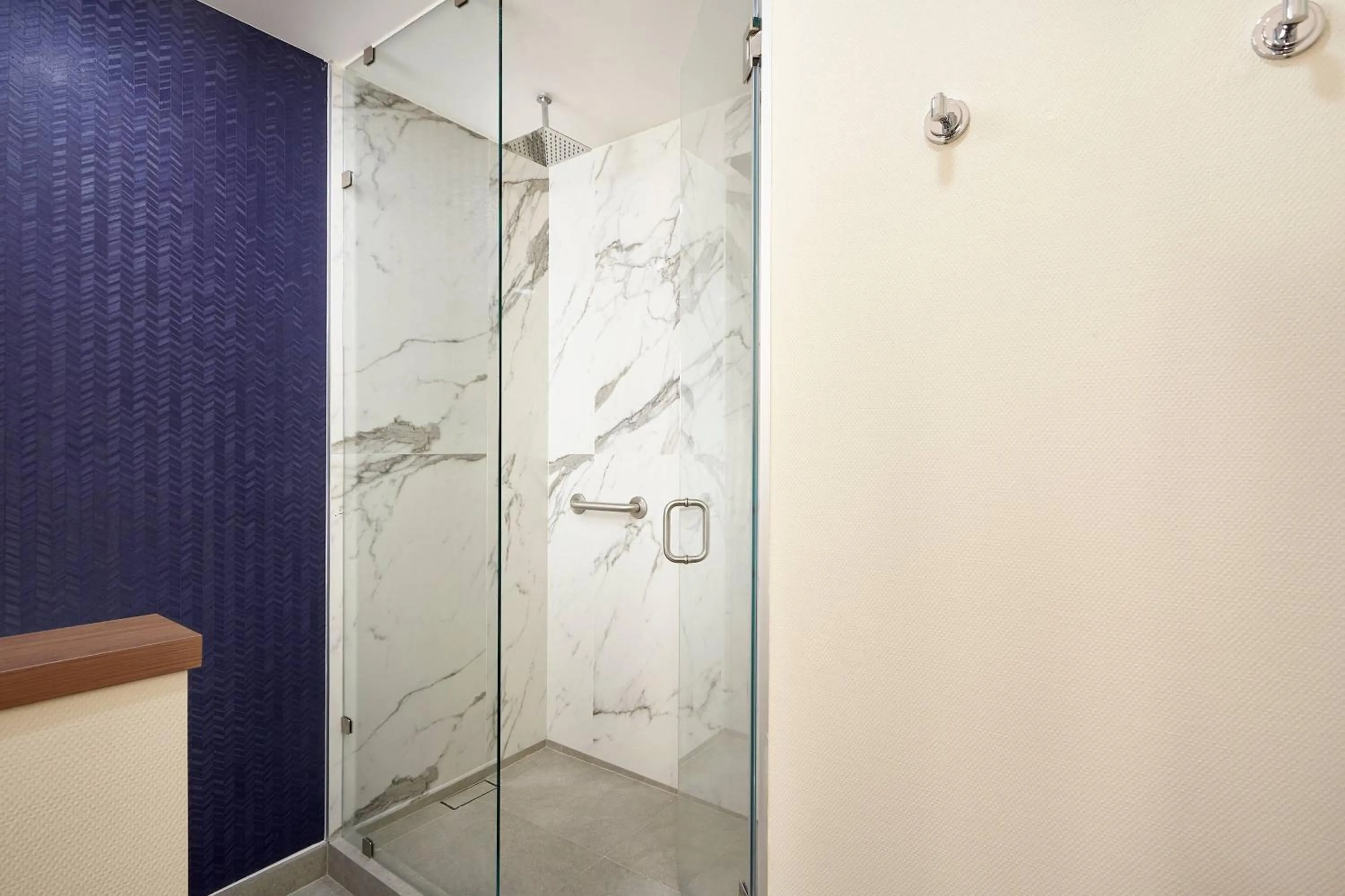 Bathroom in Fairfield Inn & Suites Silao Guanajuato Airport