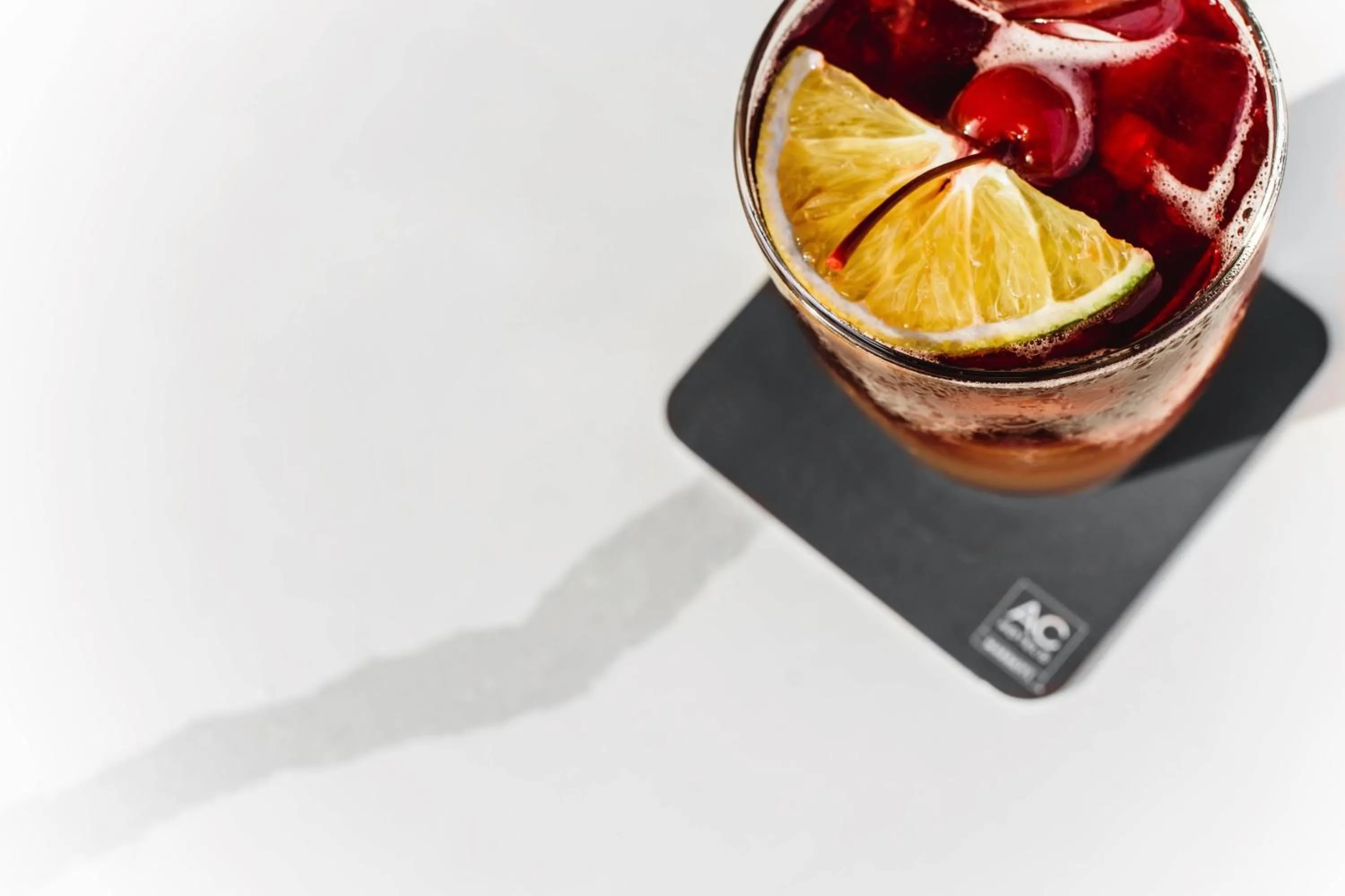 Lounge or bar in AC Hotel by Marriott Kingston, Jamaica