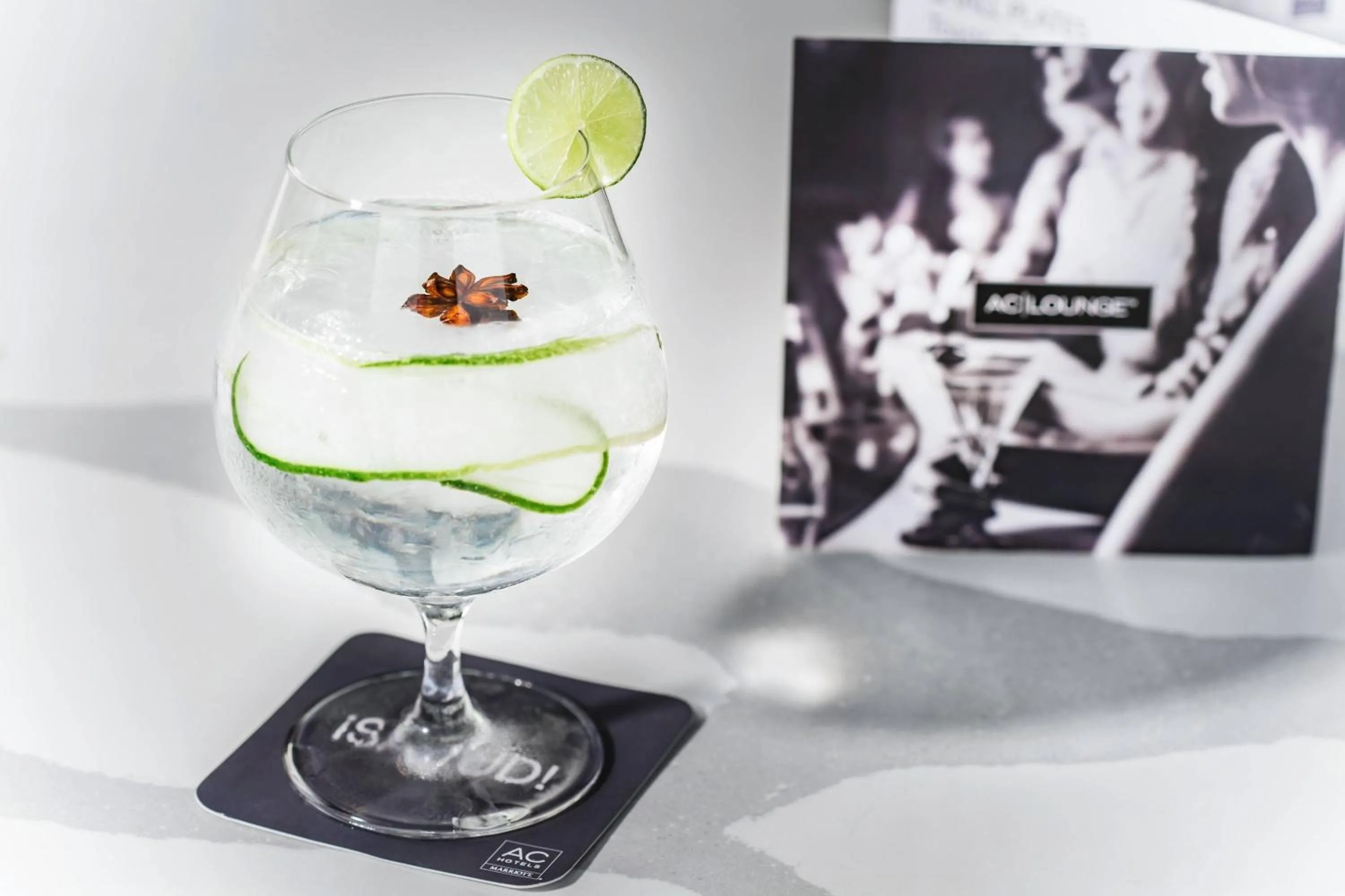 Lounge or bar in AC Hotel by Marriott Kingston, Jamaica