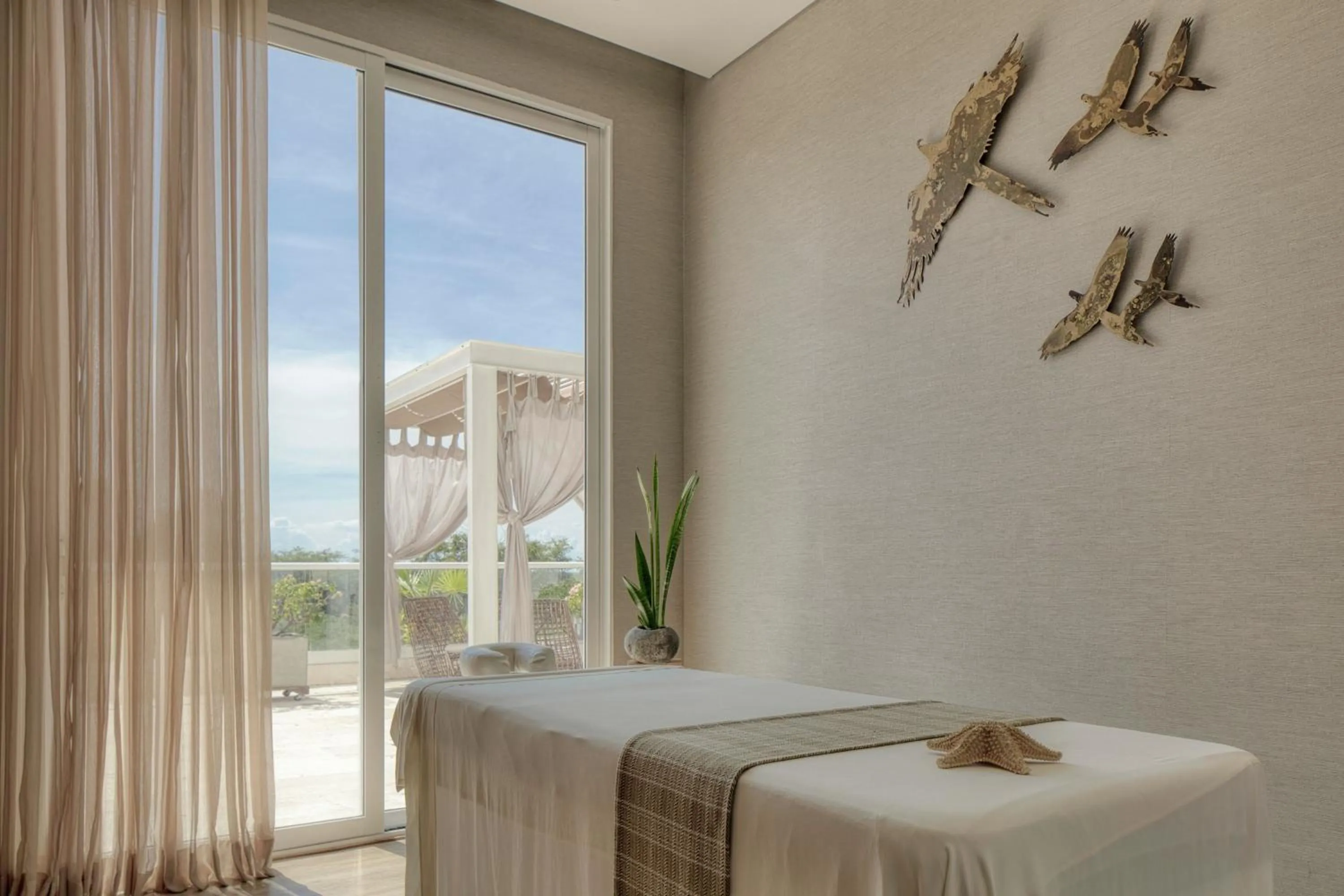 Swimming pool in Santa Marta Marriott Resort Playa Dormida