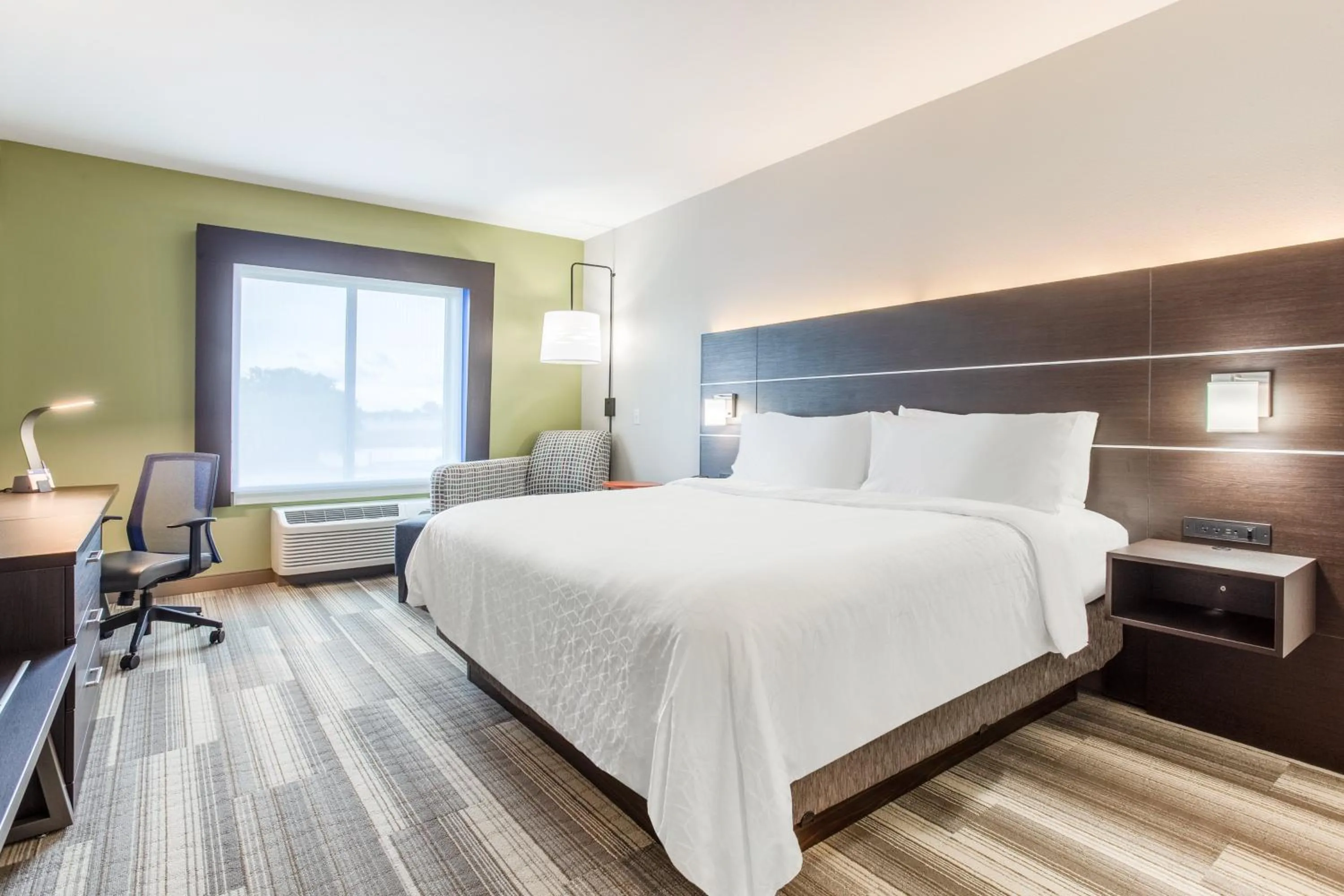 Photo of the whole room, Bed in Holiday Inn Express & Suites - Ottawa by IHG
