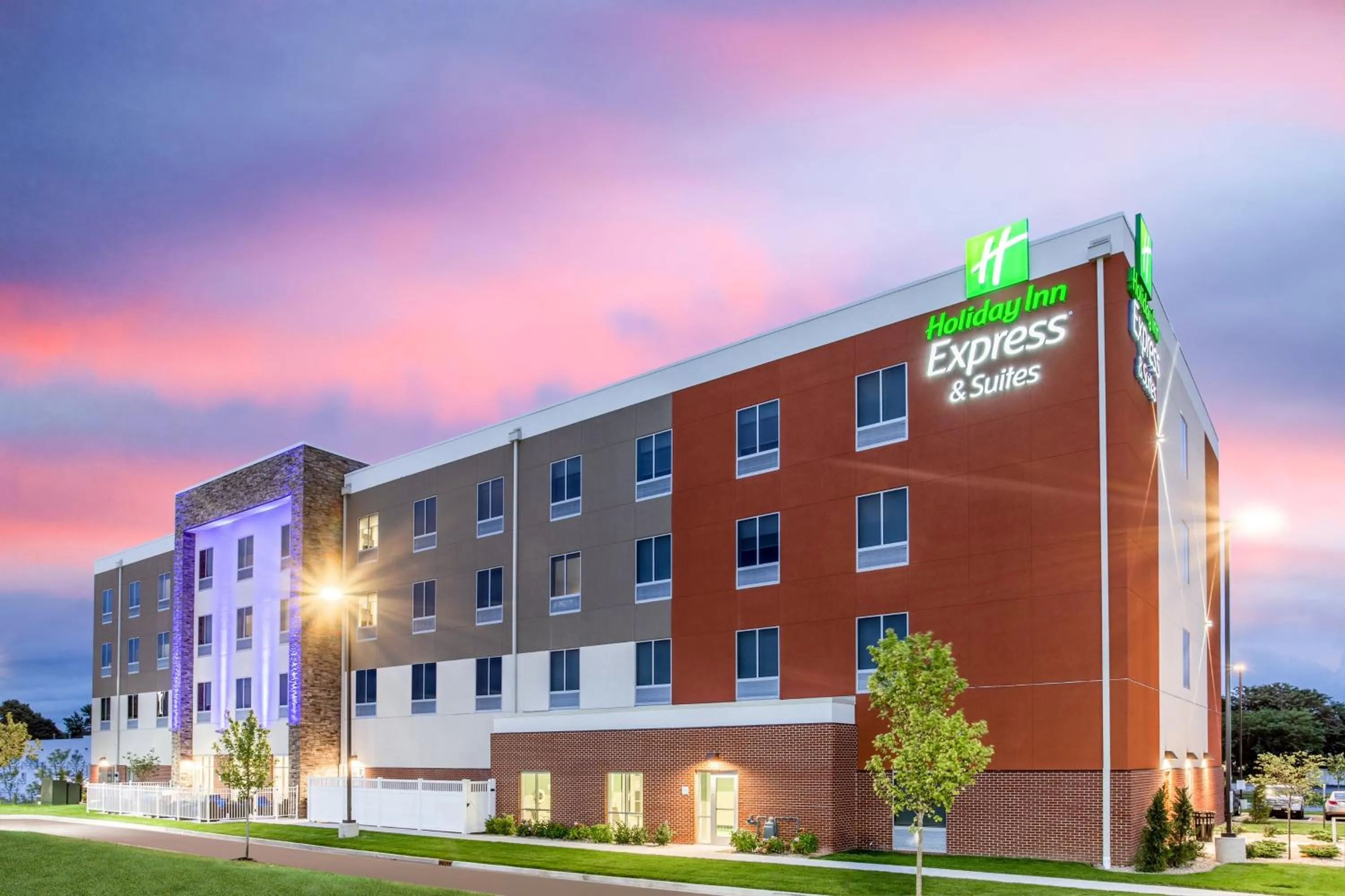 Property building in Holiday Inn Express & Suites - Ottawa by IHG