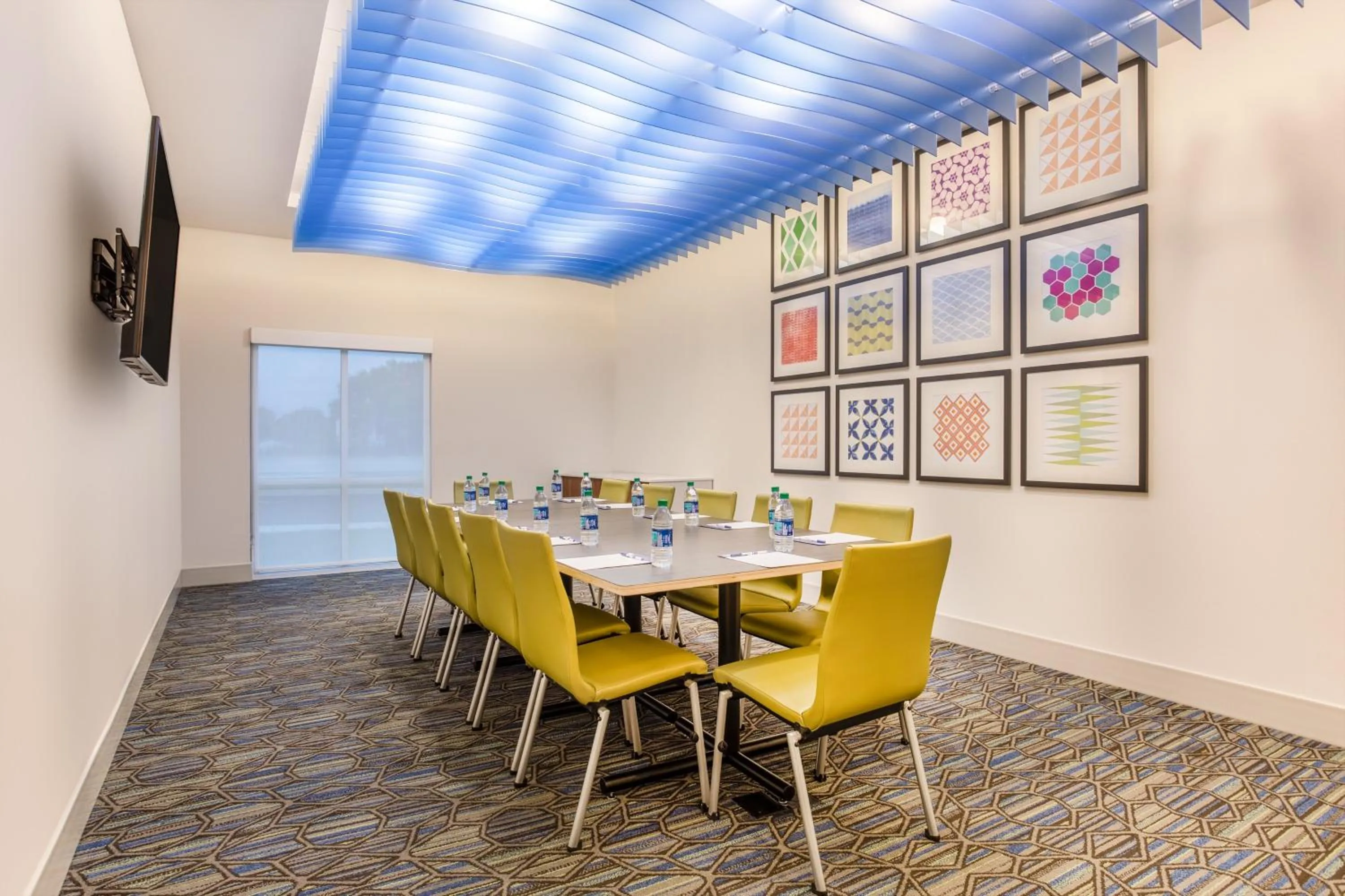 Meeting/conference room in Holiday Inn Express & Suites - Ottawa by IHG