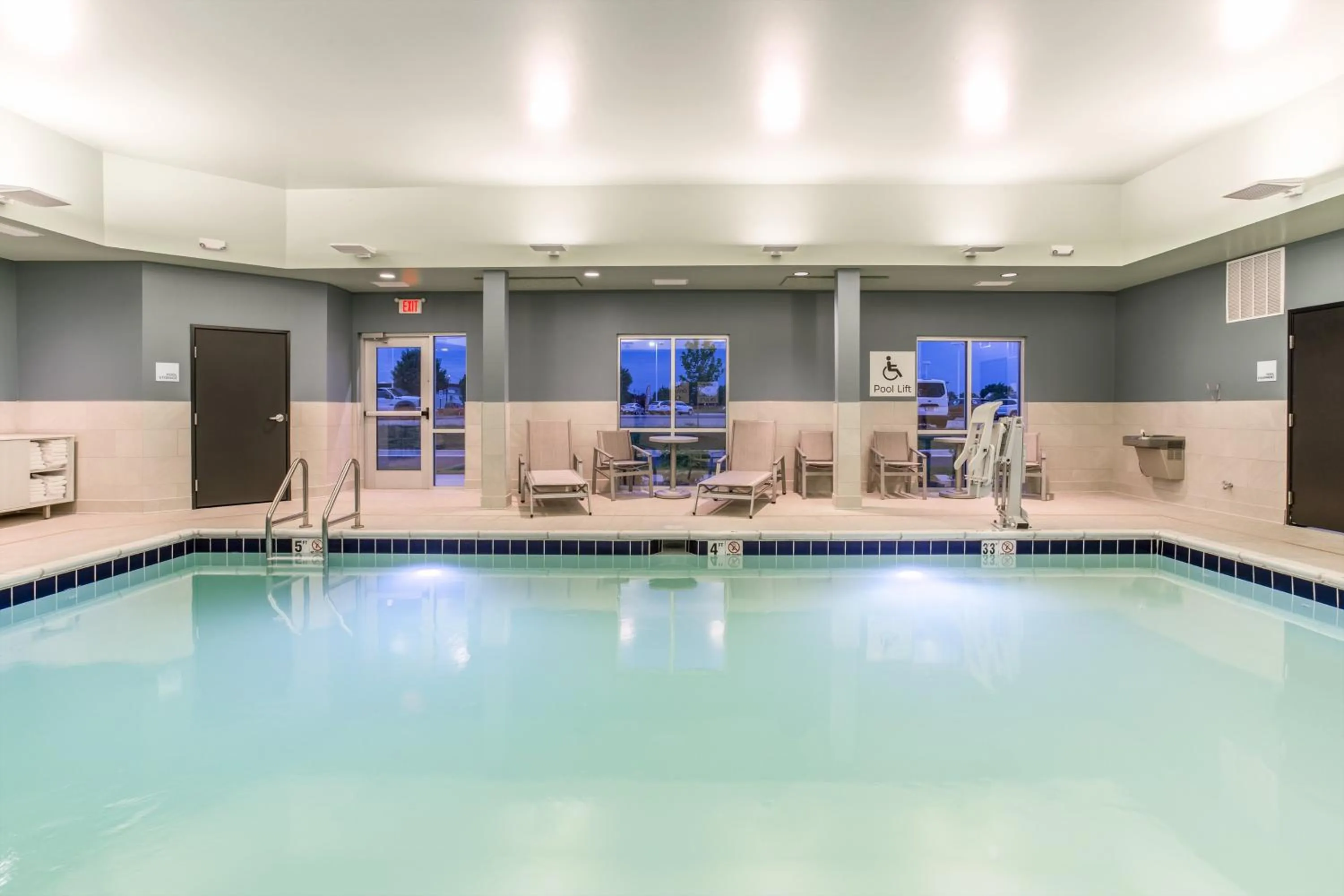 Swimming pool in Holiday Inn Express & Suites - Ottawa by IHG