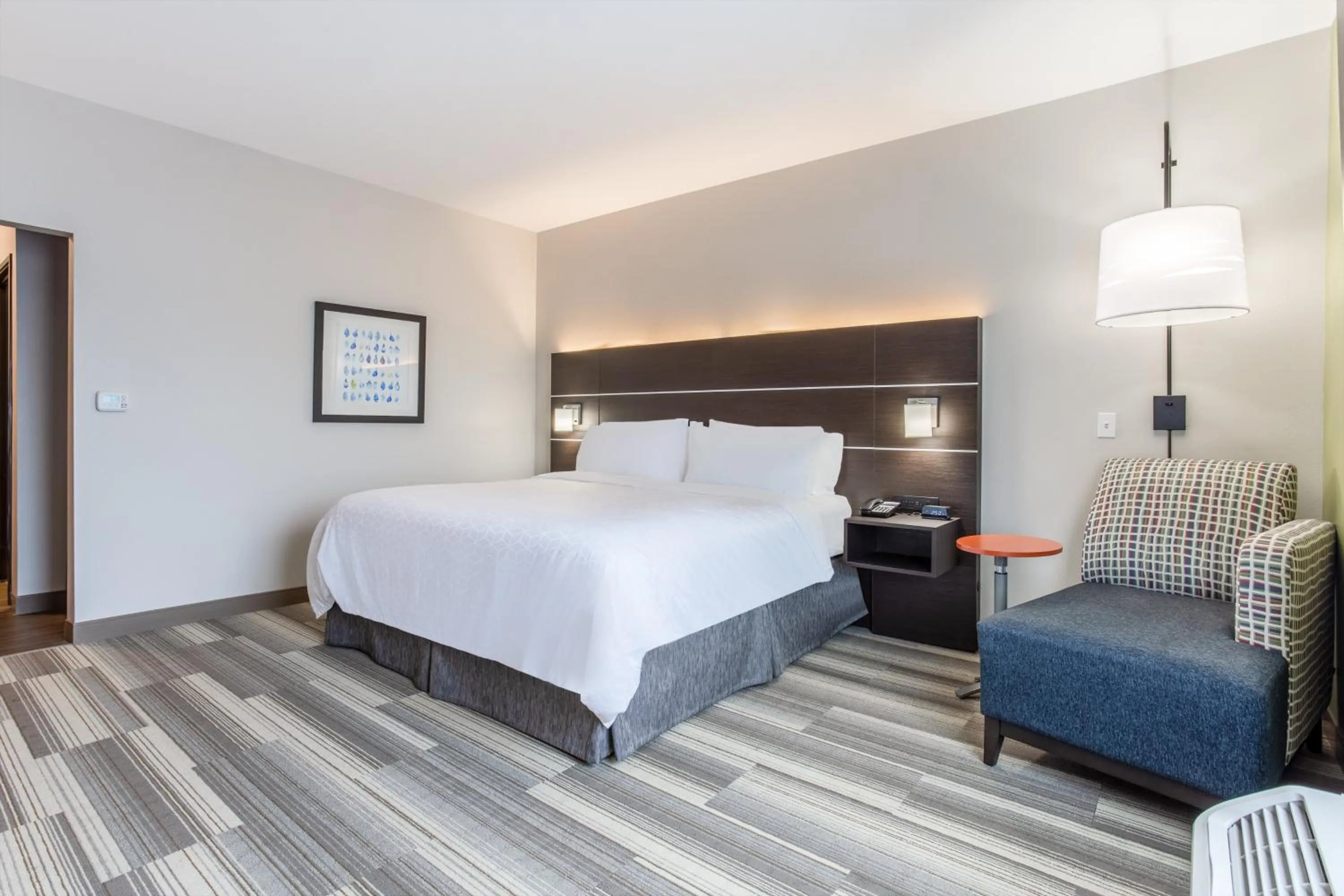 Photo of the whole room, Bed in Holiday Inn Express & Suites - Ottawa by IHG