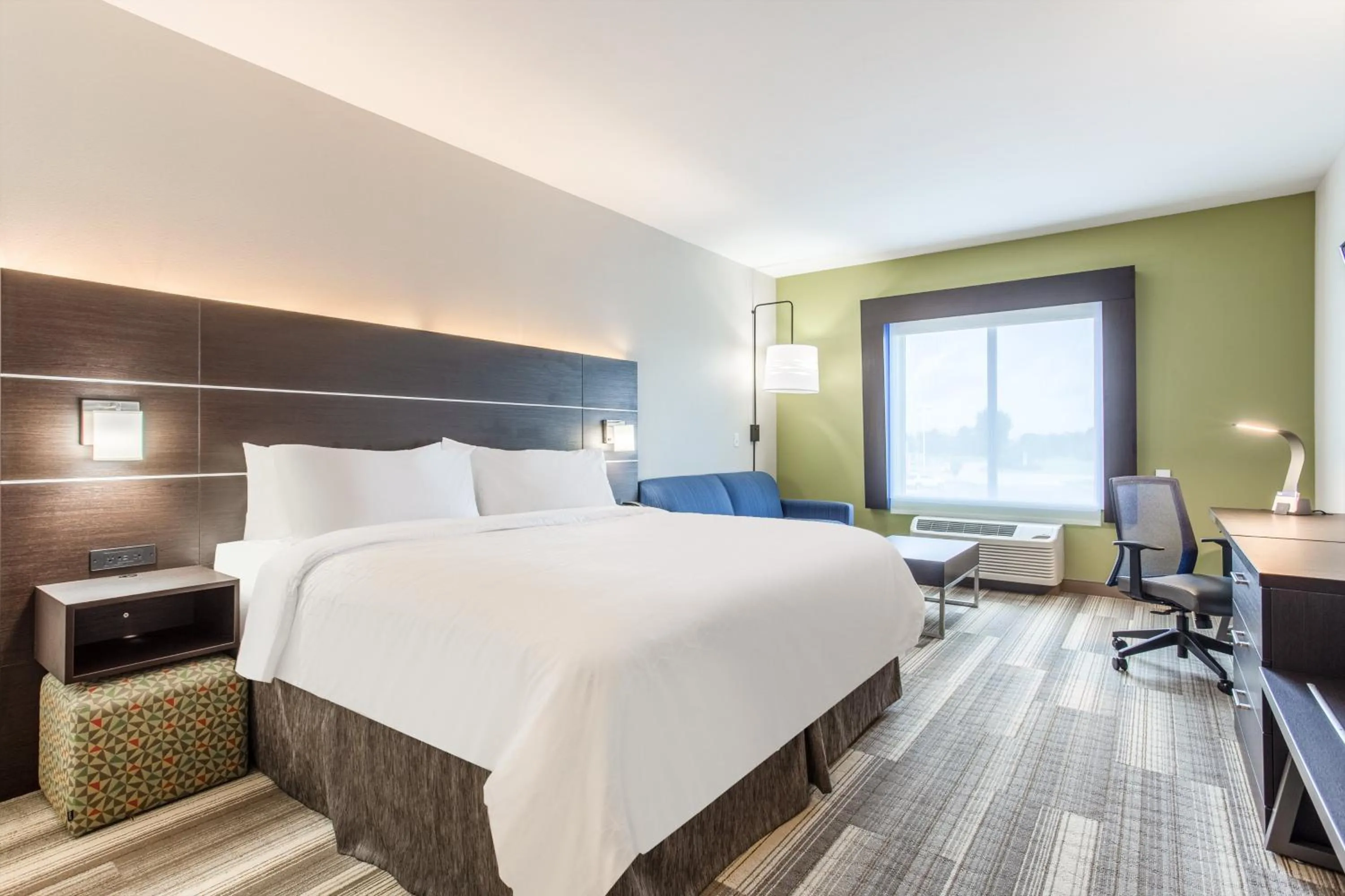 Photo of the whole room, Bed in Holiday Inn Express & Suites - Ottawa by IHG