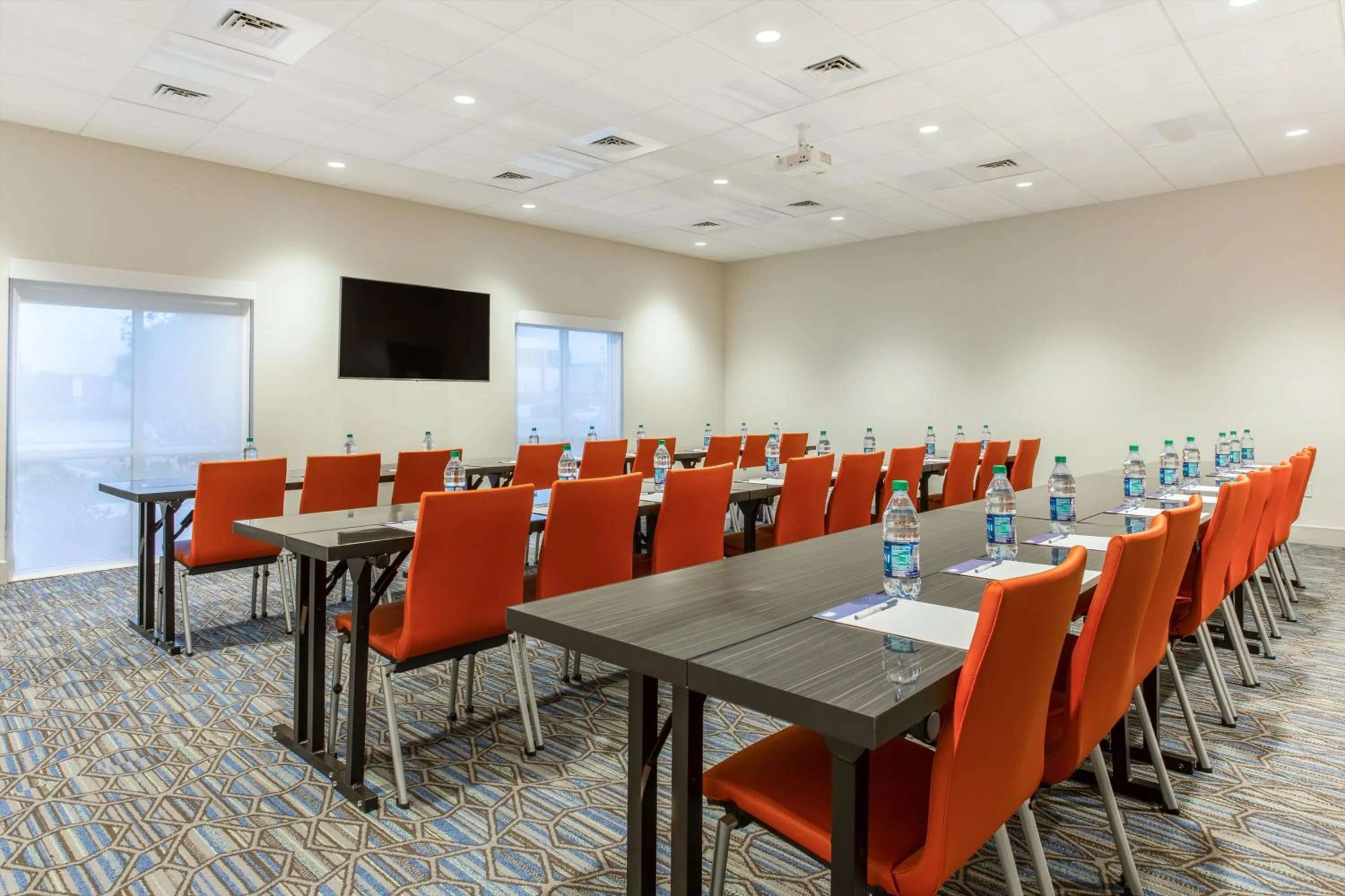 Meeting/conference room in Holiday Inn Express & Suites - Ottawa by IHG