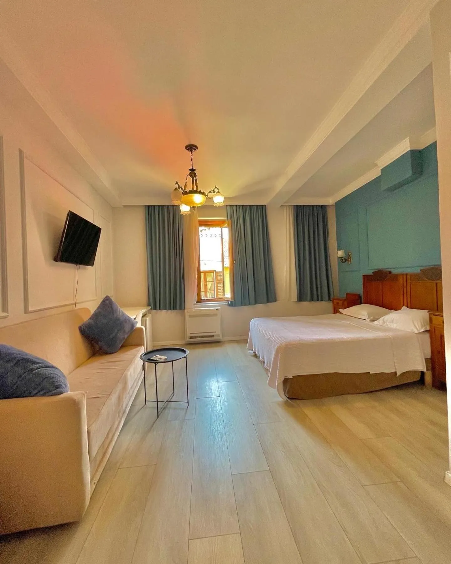 Bed in Promenade Hotel