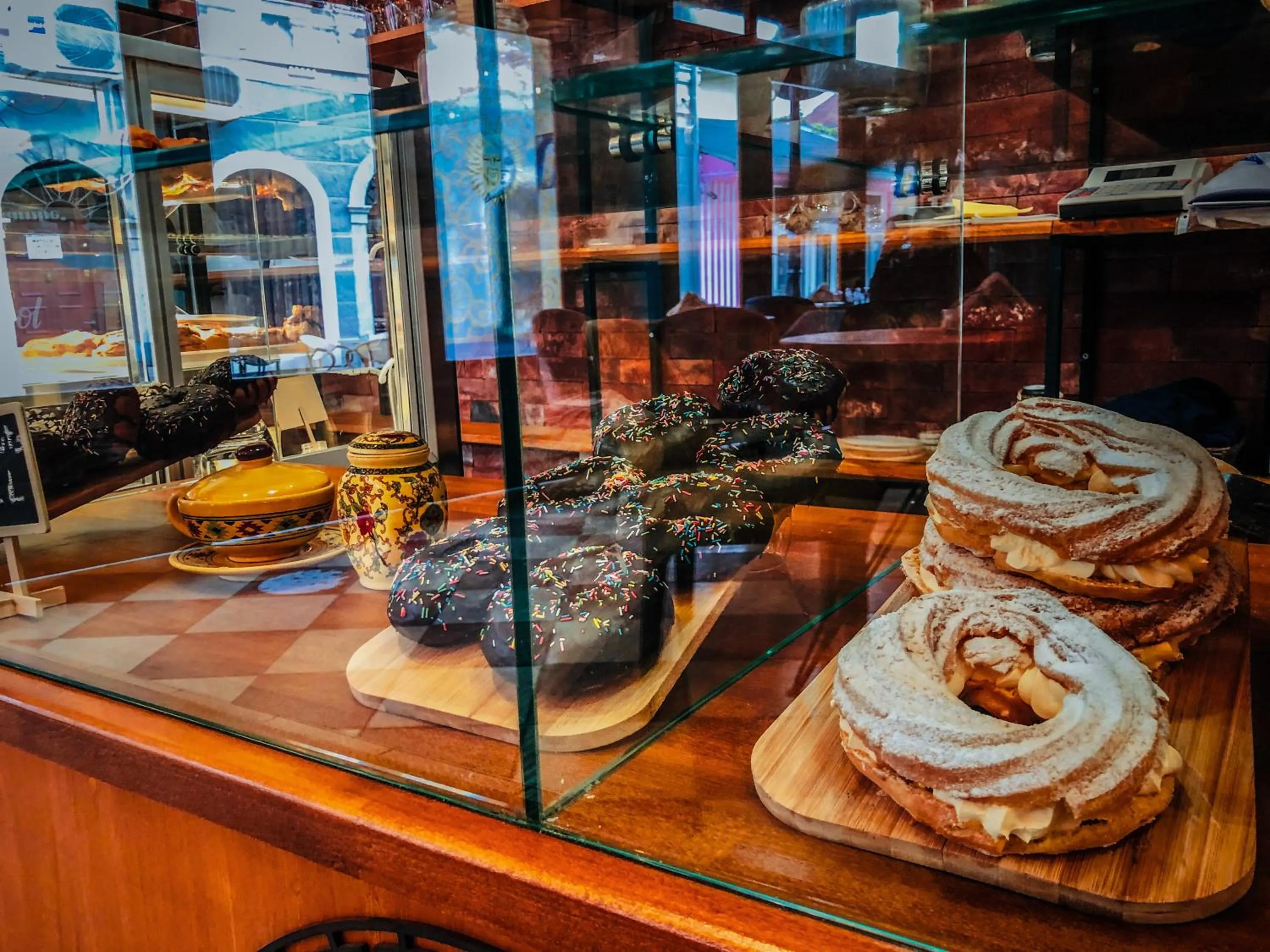 Food and drinks in Promenade Hotel