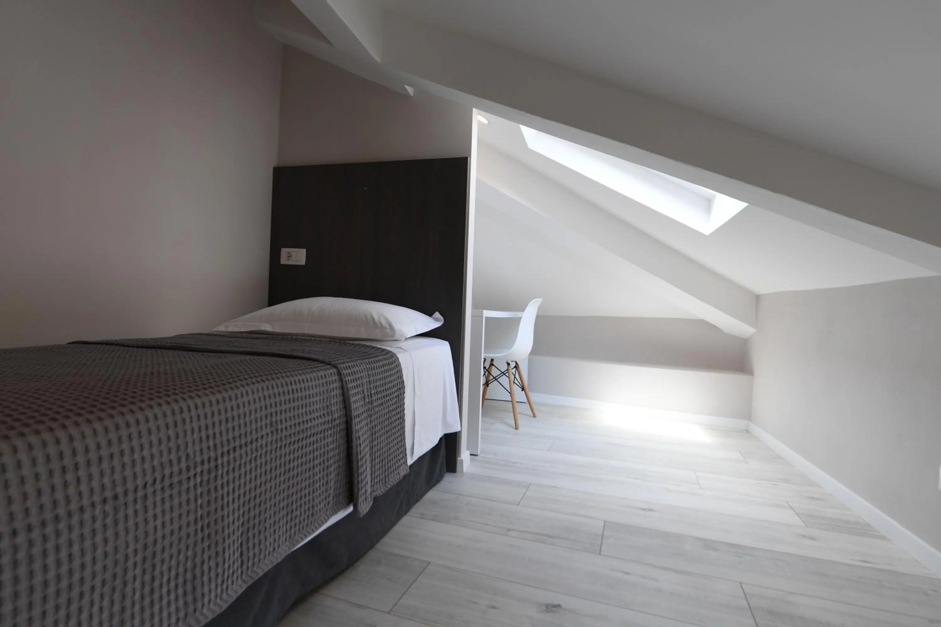 Photo of the whole room, Bed in Promenade Hotel