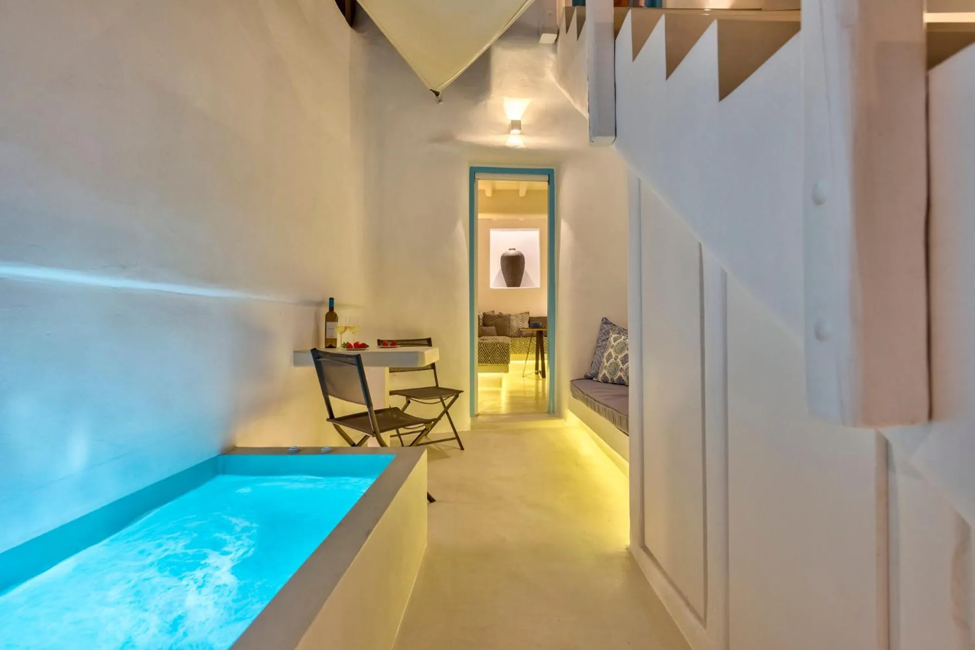 Hot Tub in Mykonian Mews Luxury Suites