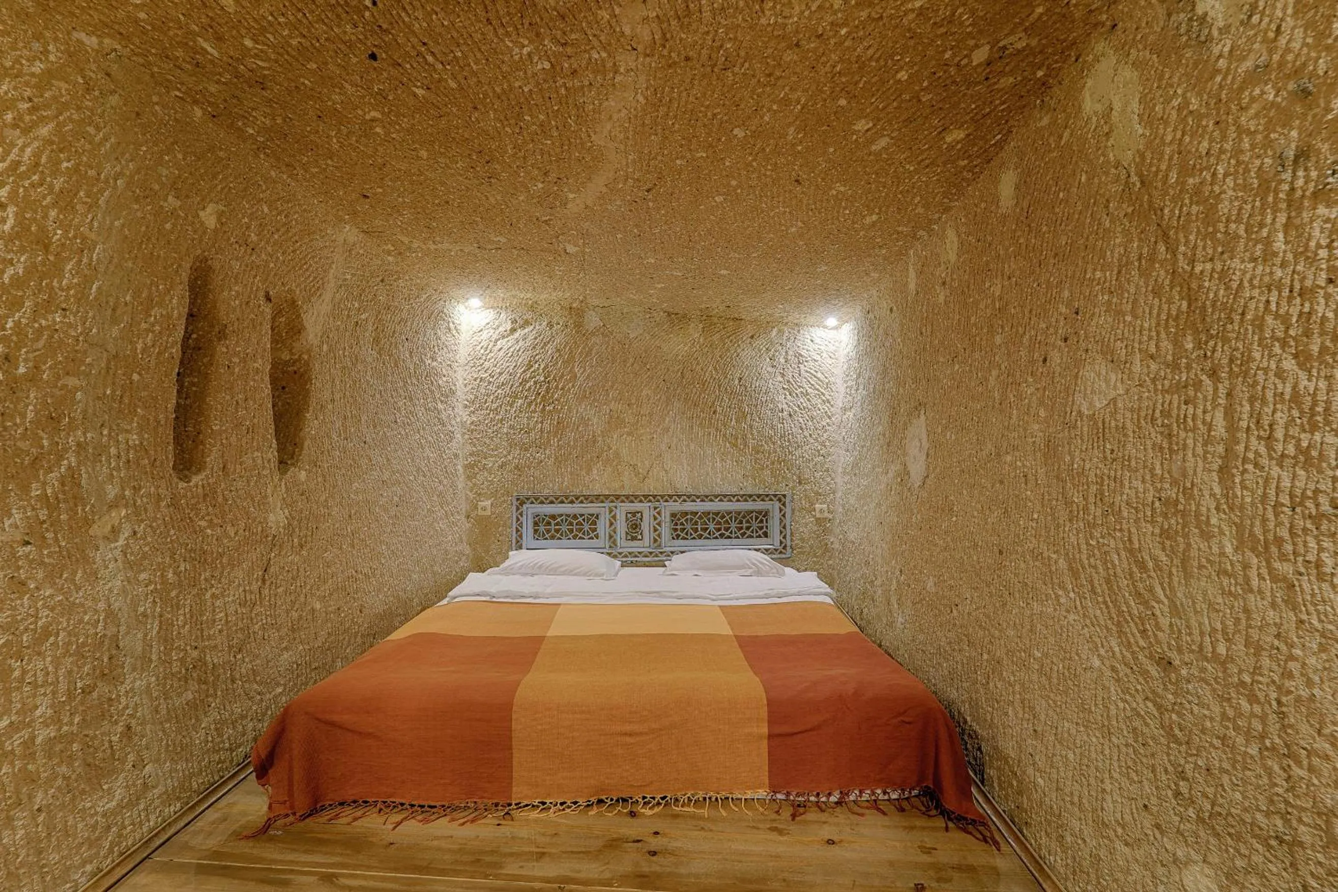 Bed in Taru Cave Suites