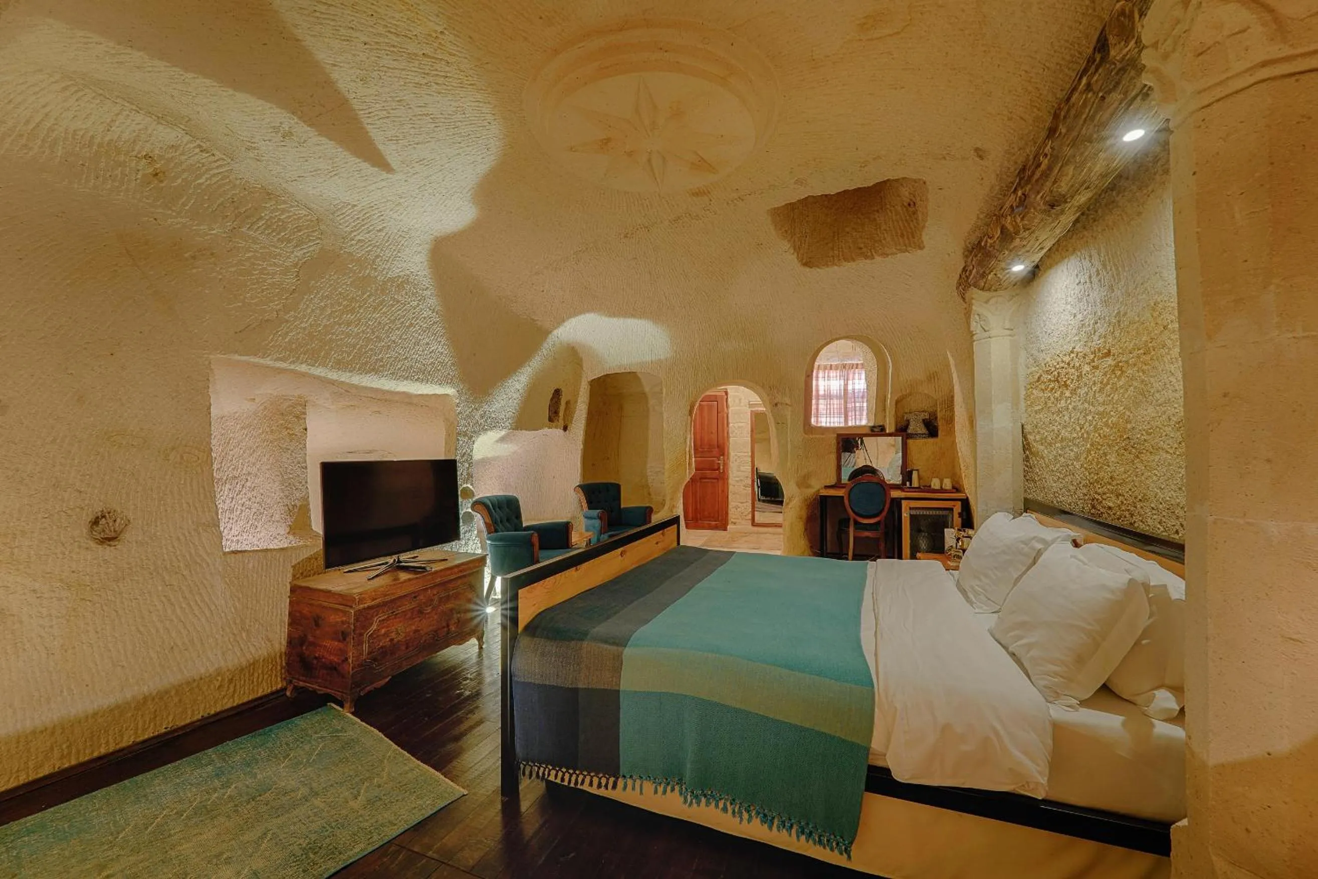Bed in Taru Cave Suites