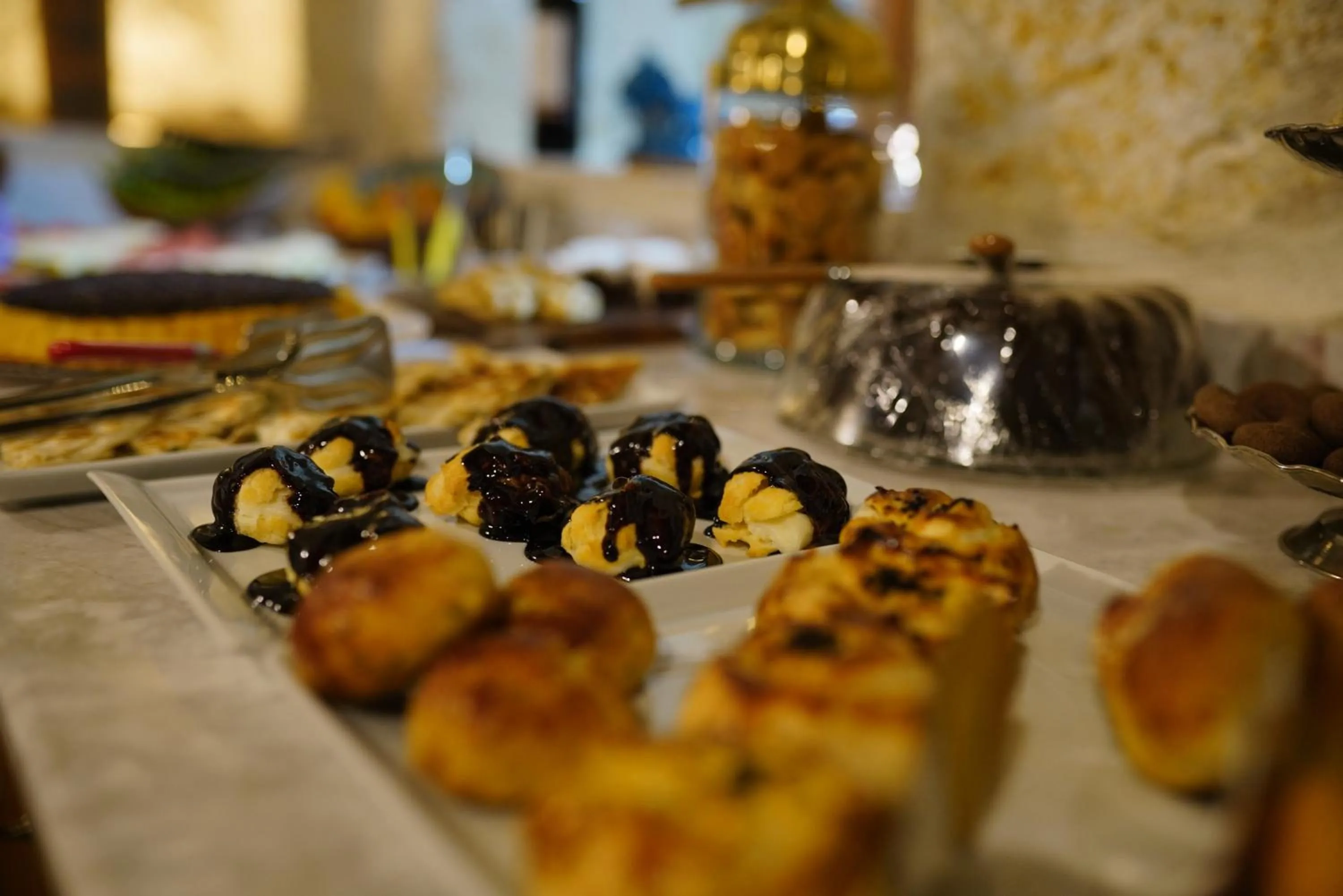 Breakfast in Taru Cave Suites