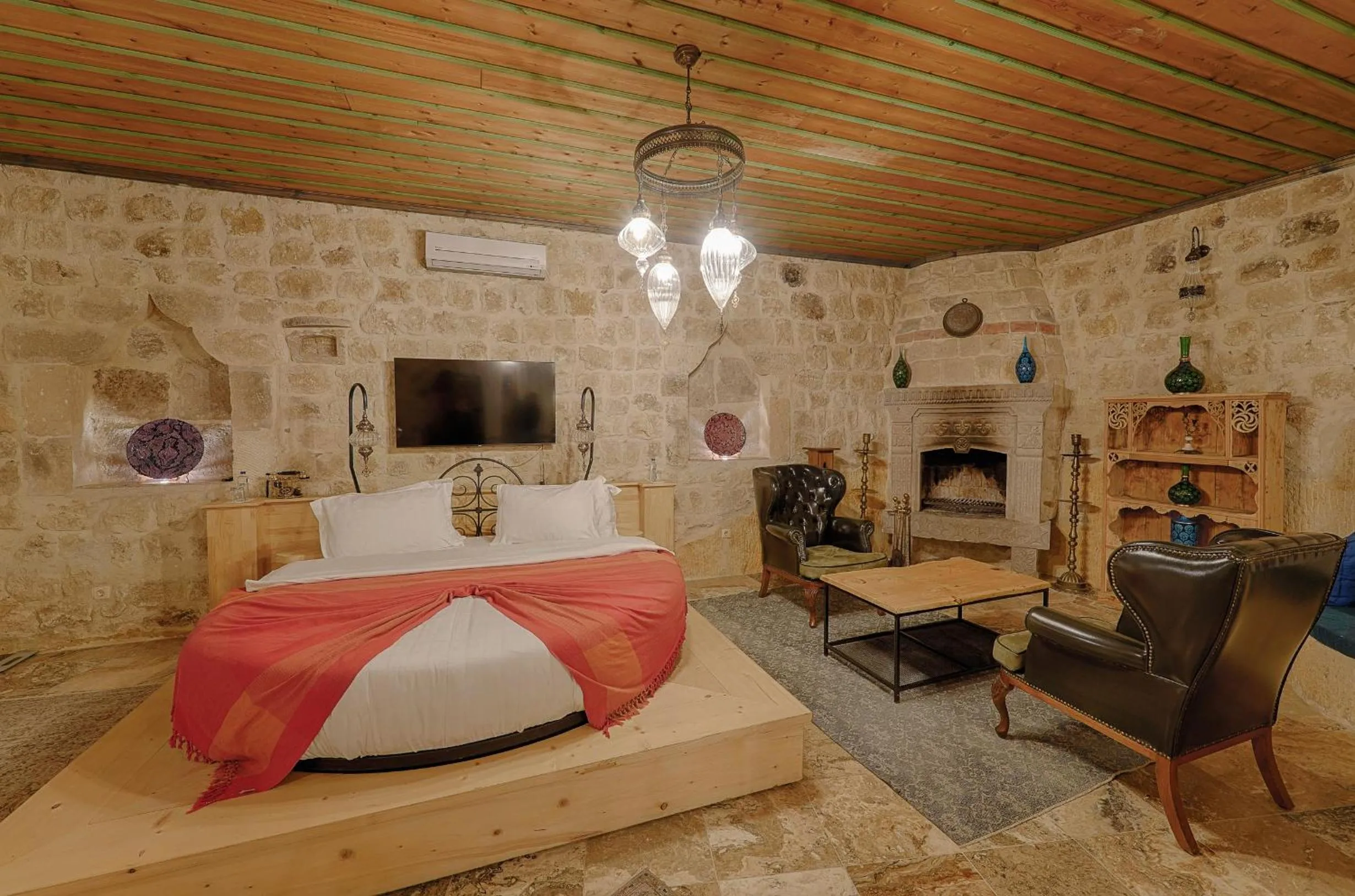 Bed in Taru Cave Suites