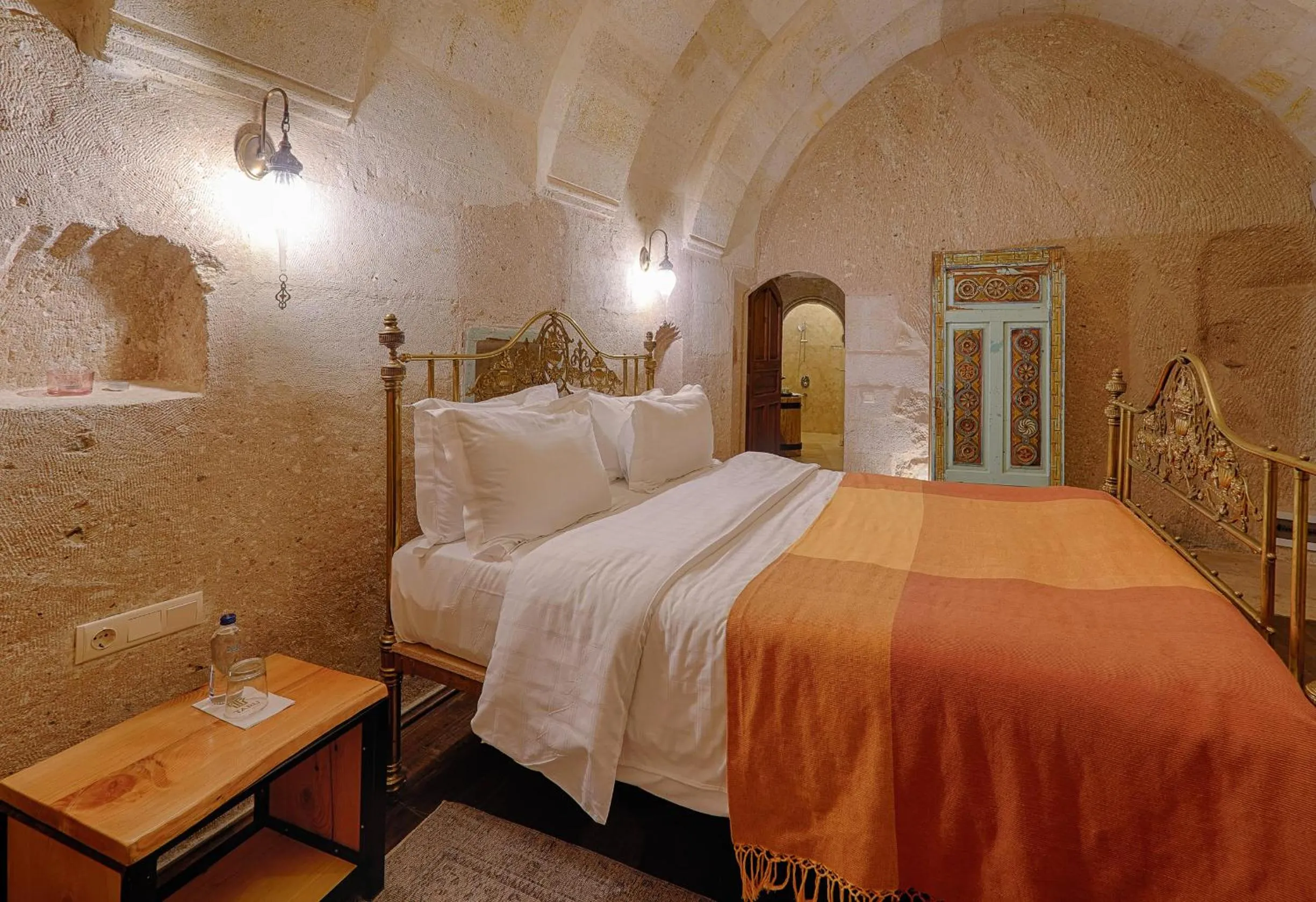 Bed in Taru Cave Suites