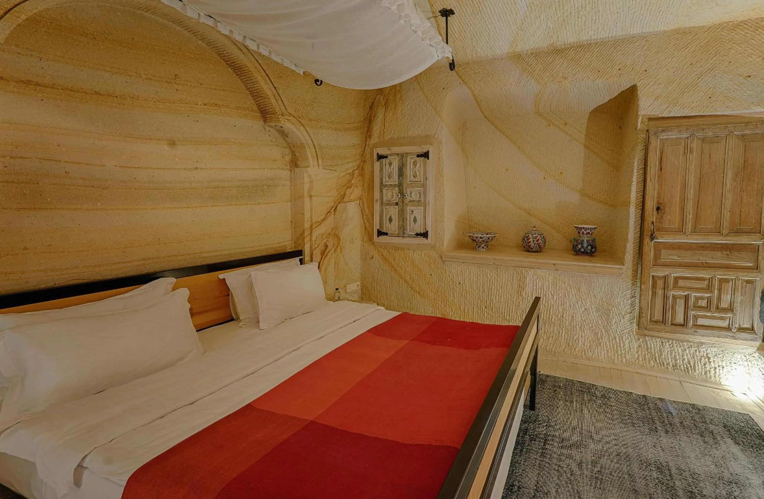 Bed in Taru Cave Suites